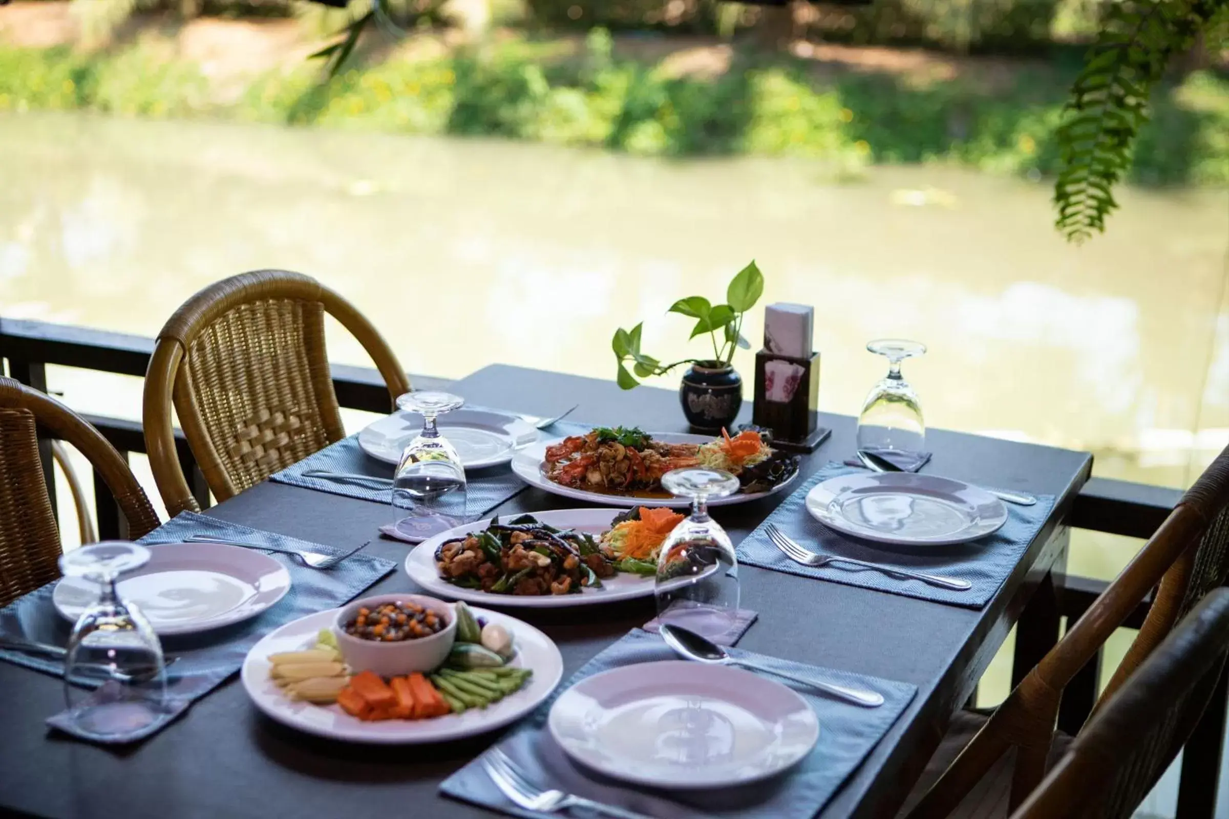 Lunch, Restaurant/Places to Eat in Maikaew Damnoen Resort