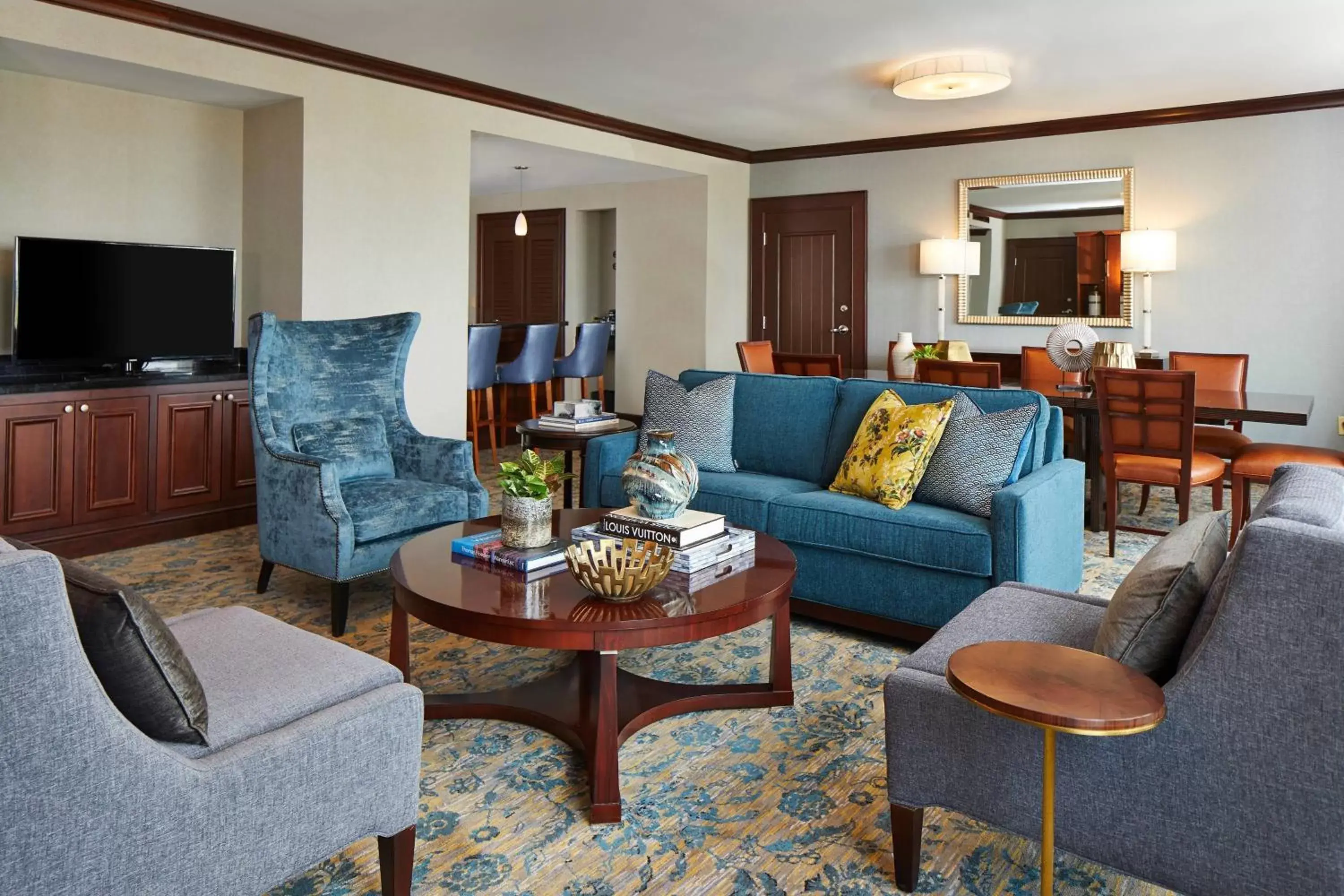 Photo of the whole room, Seating Area in Renaissance Montgomery Hotel & Spa at the Convention Center