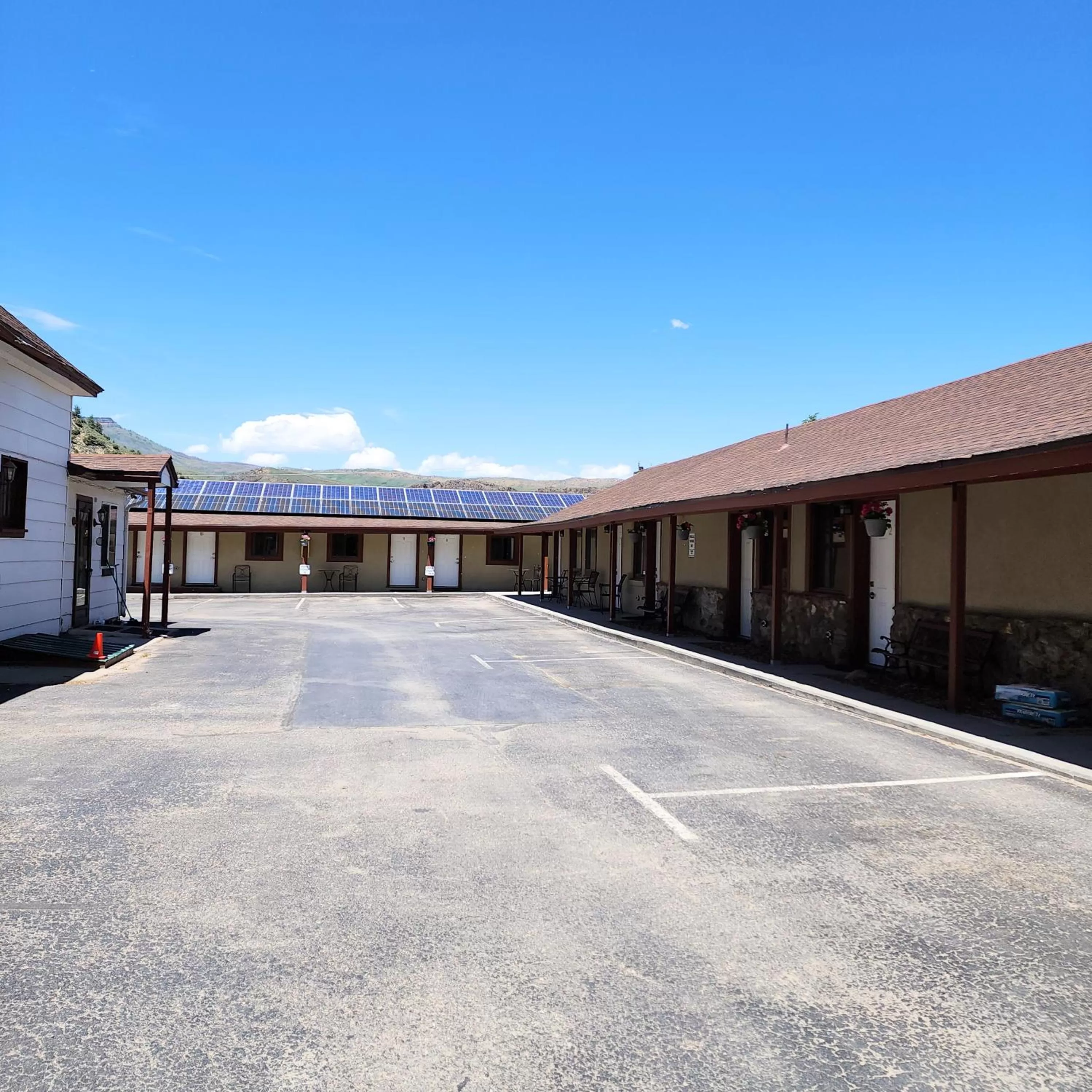Property building in Canyon Motel near Rocky Mountain National Park