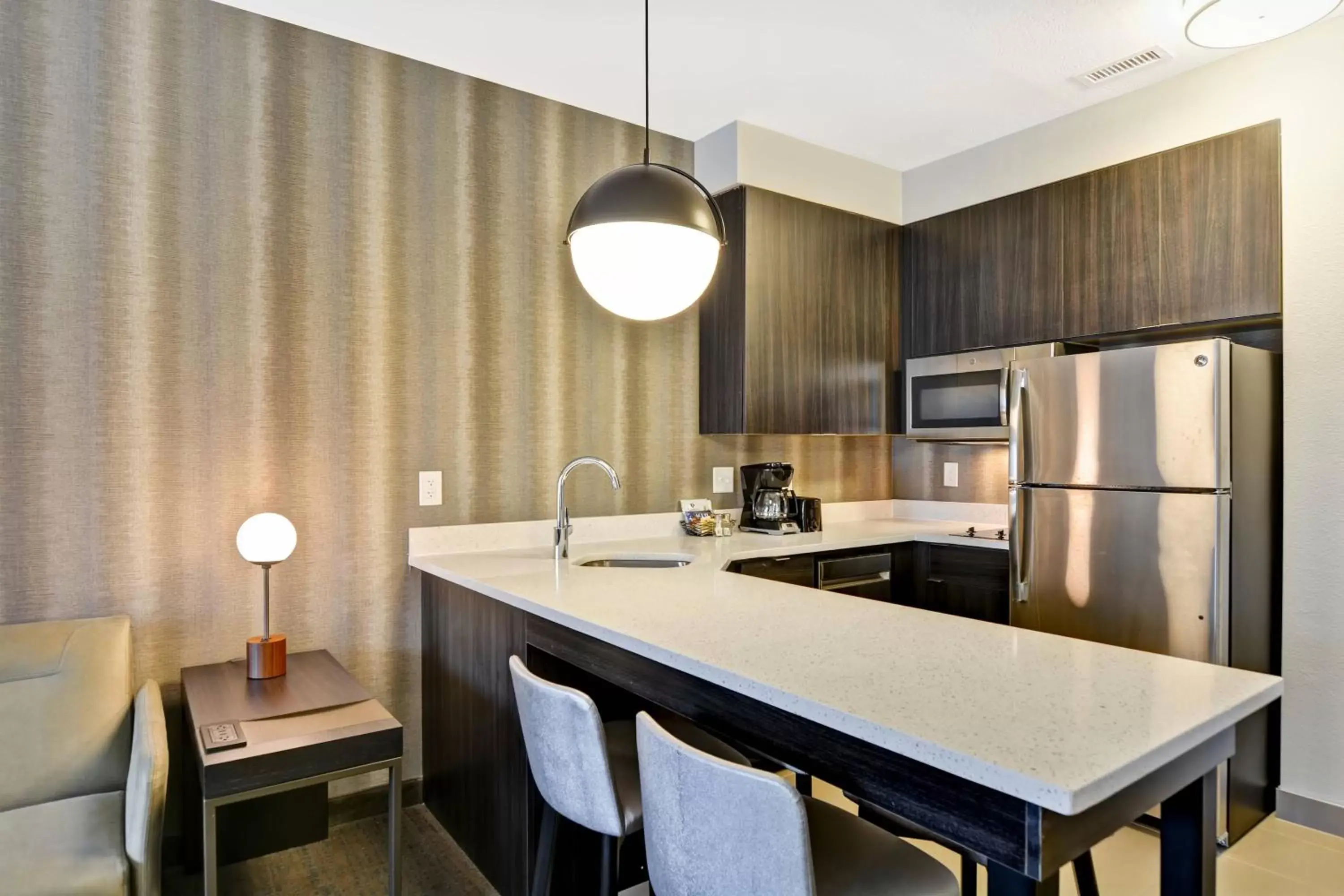 Kitchen or kitchenette, Kitchen/Kitchenette in Residence Inn by Marriott Cleveland Airport/Middleburg Heights
