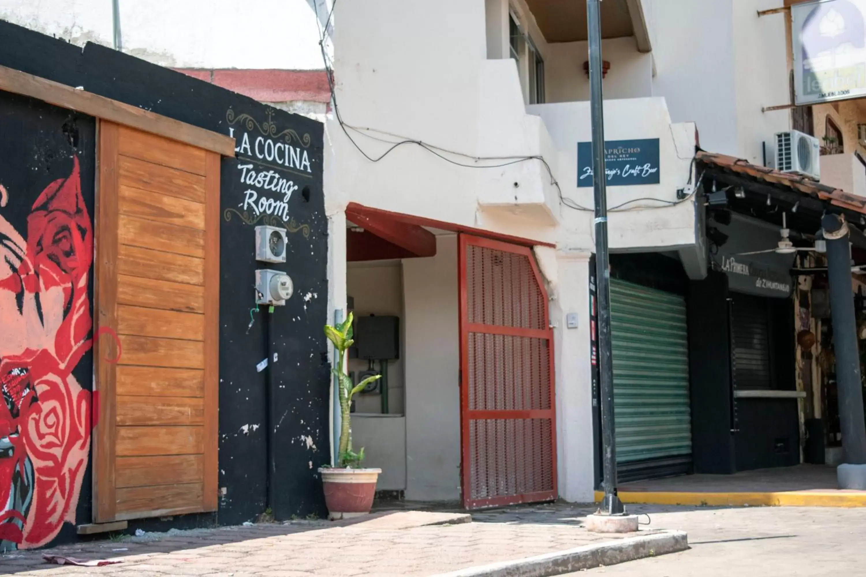 Facade/entrance in Isabel Suites