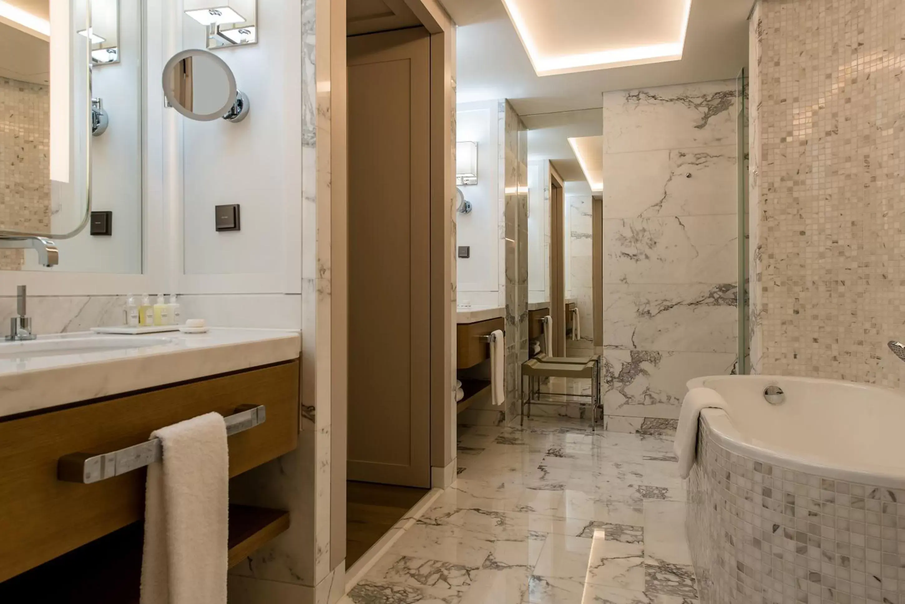 Deluxe Suite in Paradise City Deluxe Suite in Paradise City