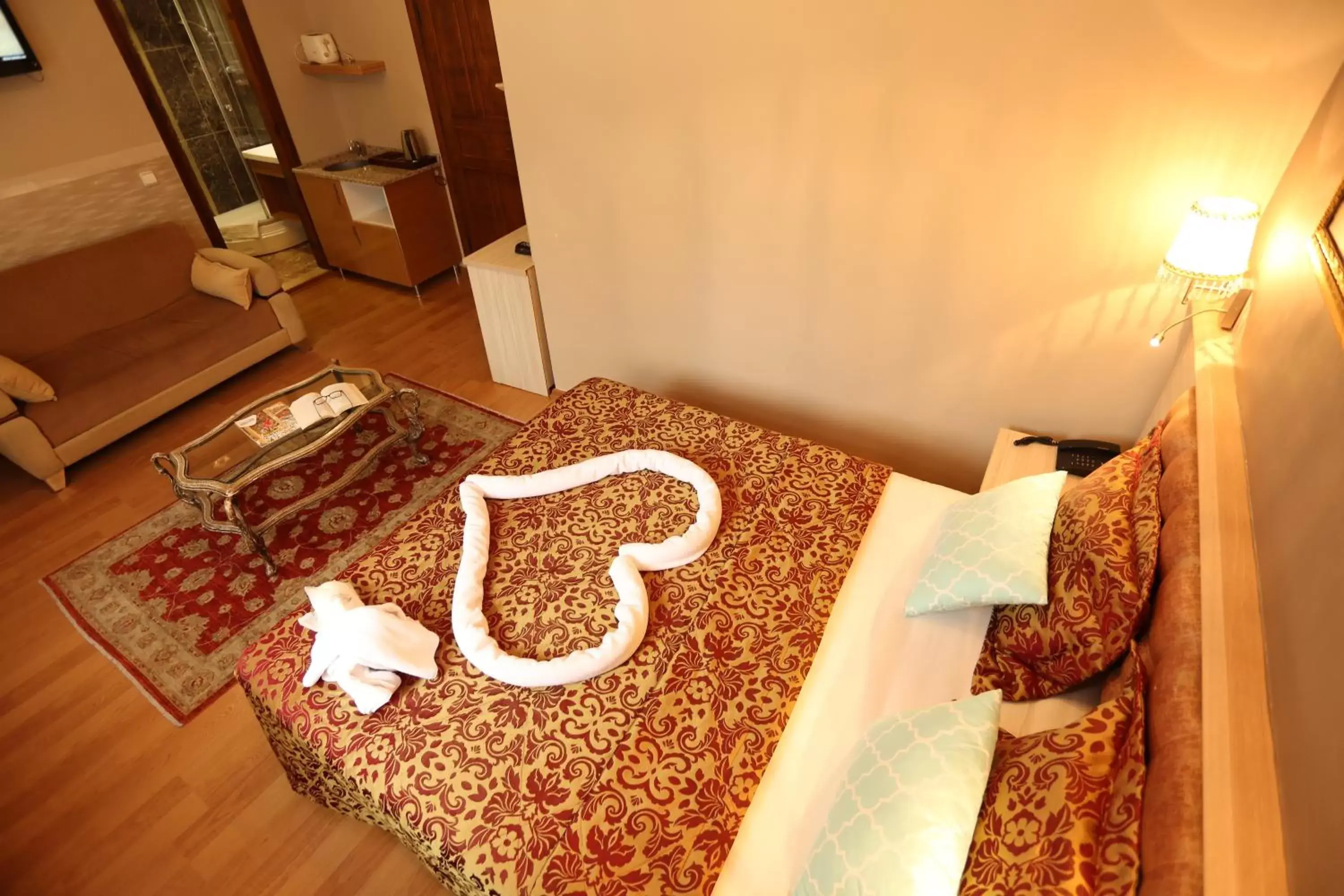 Bedroom, Bed in Hotel Tashkonak Istanbul