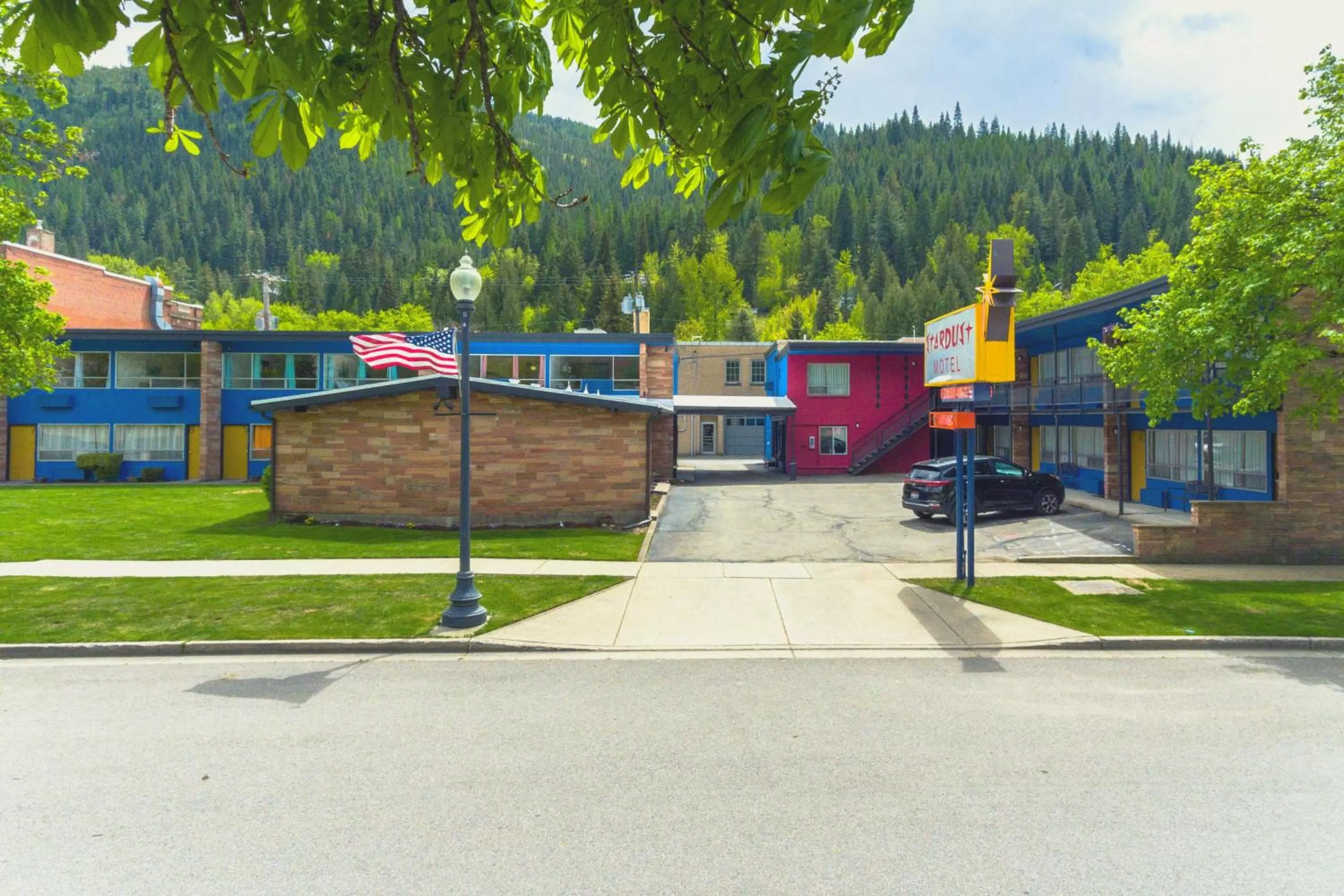 Parking in Stardust Motel Wallace