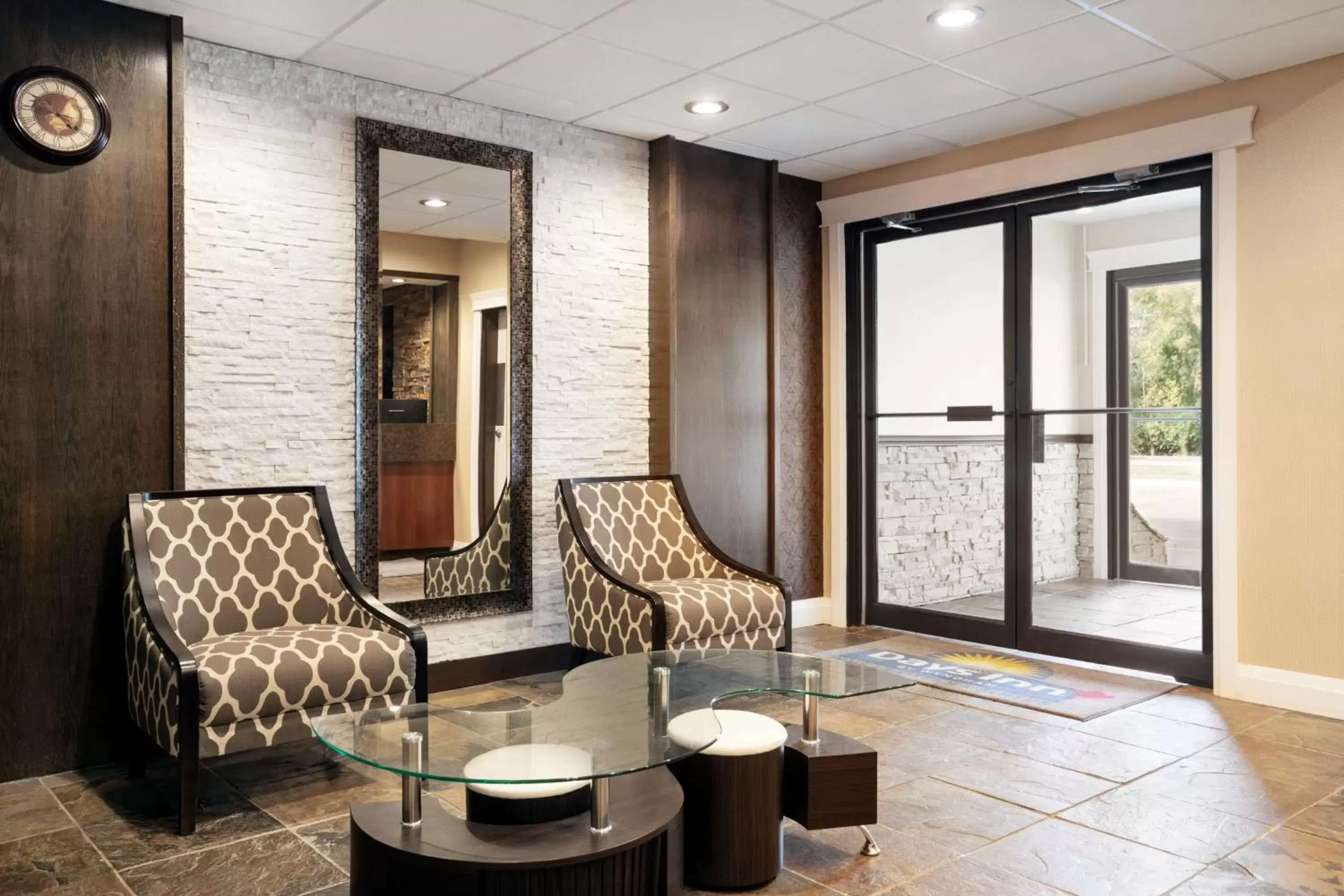 Lobby or reception, Seating Area in Days Inn by Wyndham Sylvan Lake