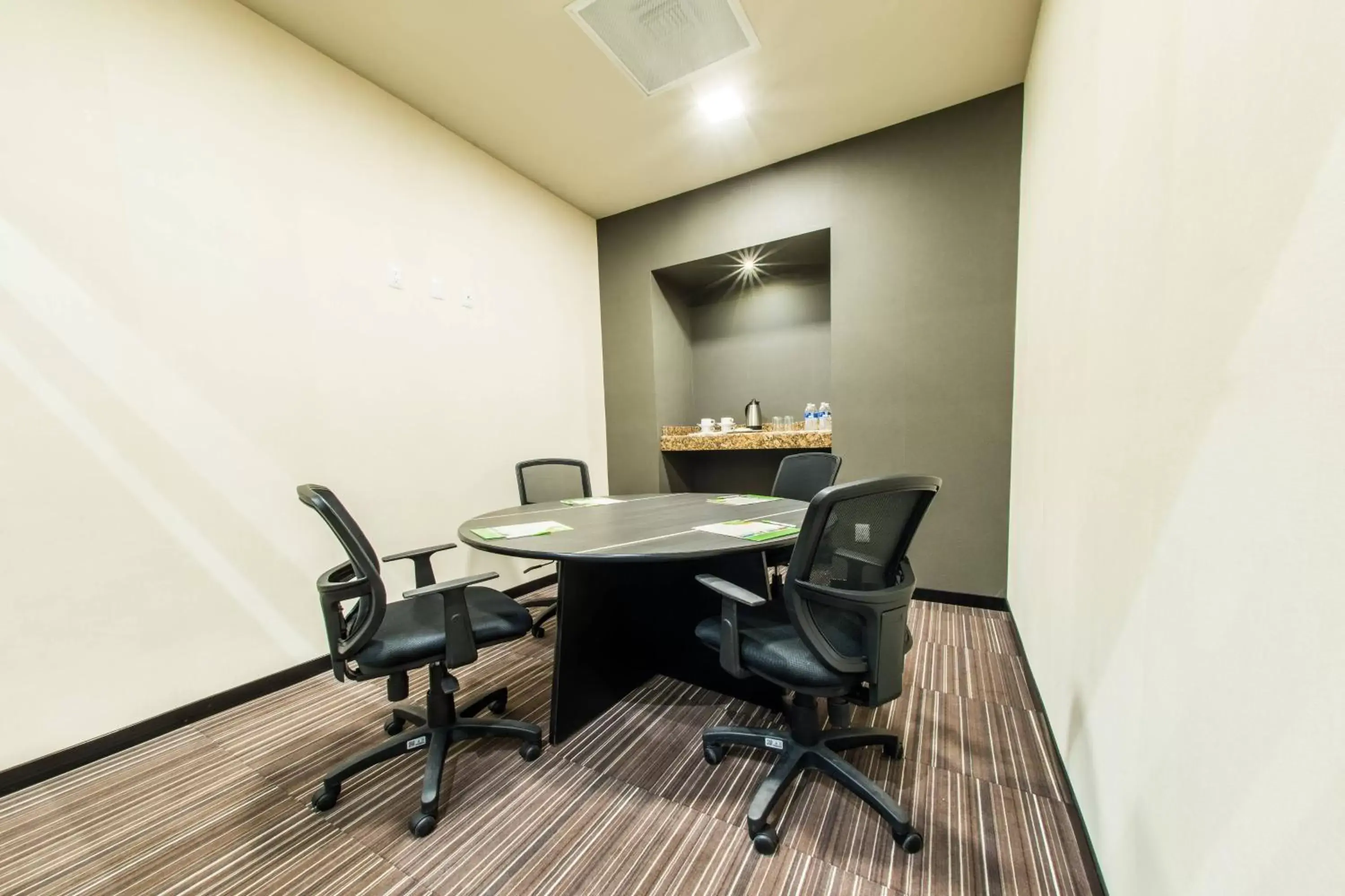 Meeting/conference room, Dining Area in Courtyard by Marriott San Luis Potosi