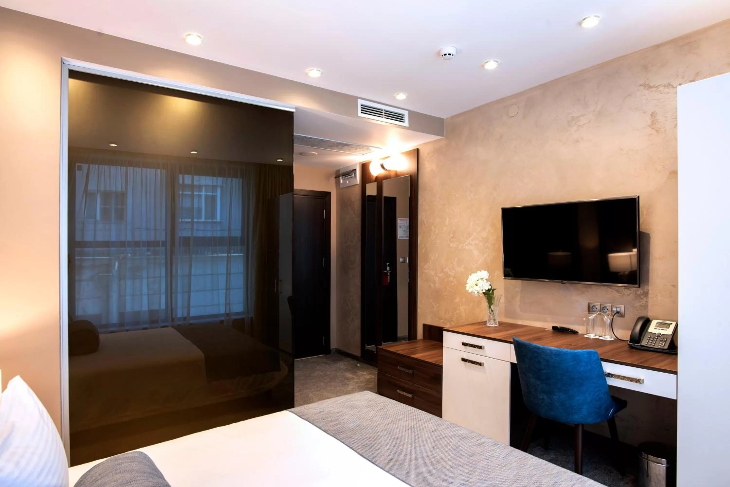 Bed in Family Hotel Business Club