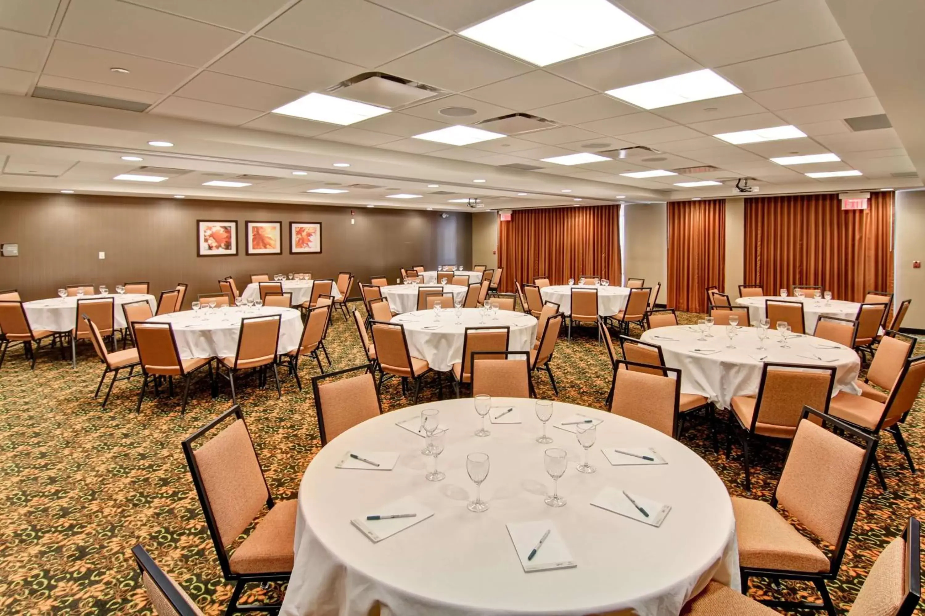 Meeting/conference room, Restaurant/Places to Eat in Homewood Suites by Hilton Waterloo/St. Jacobs