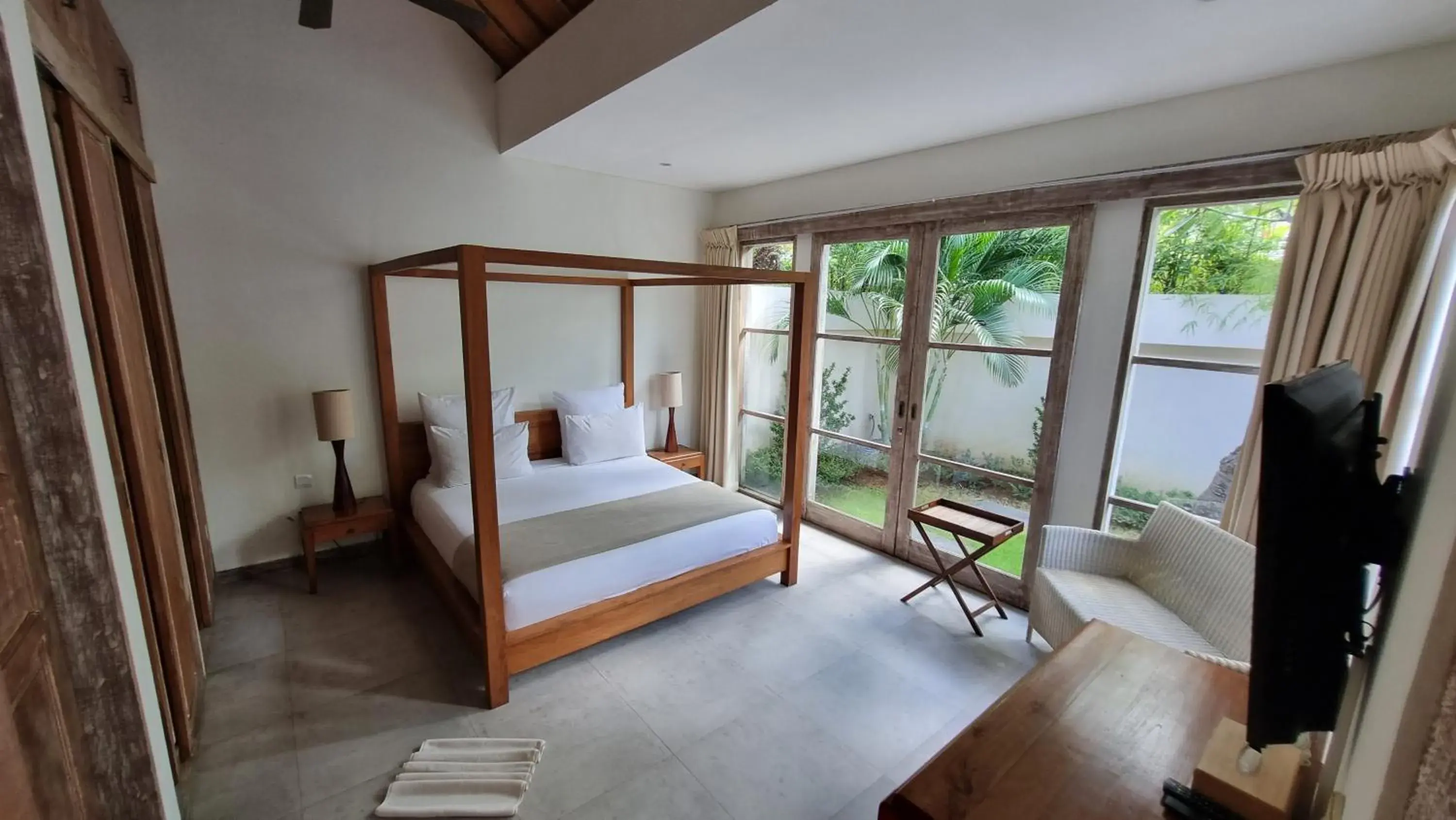 Bedroom, Bed in The Decks Bali