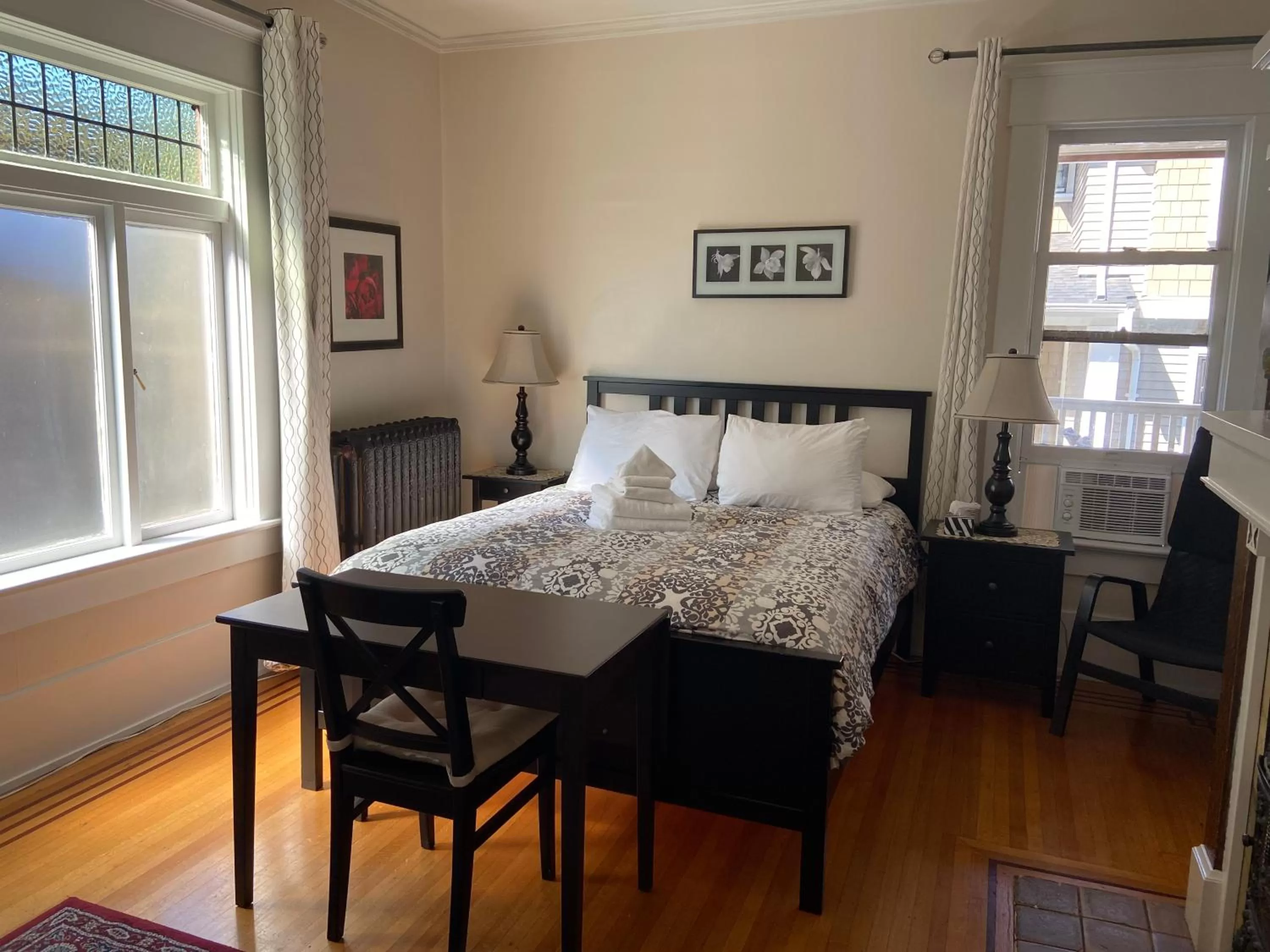 Bed in Windsor Guest House