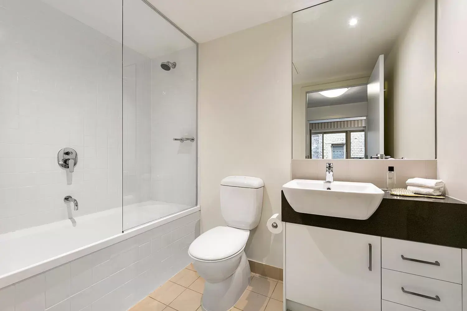 Bathroom in Melbourne Carlton Central Apartment Hotel