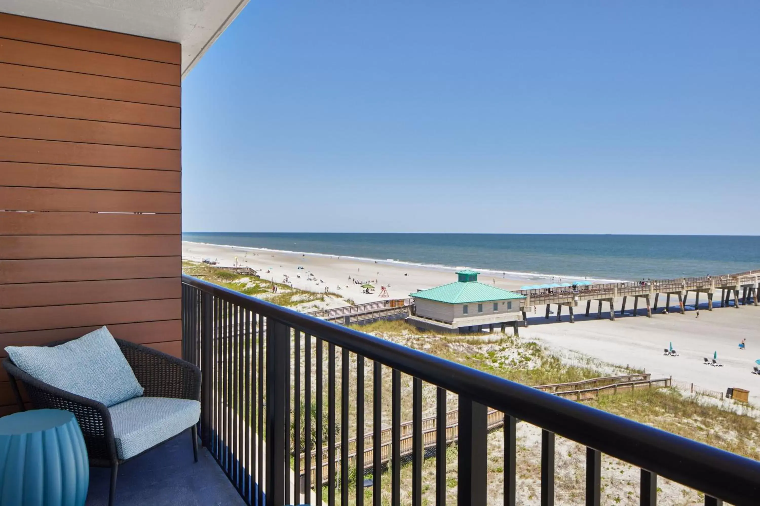 Photo of the whole room, Balcony/Terrace in SpringHill Suites by Marriott Jacksonville Beach Oceanfront