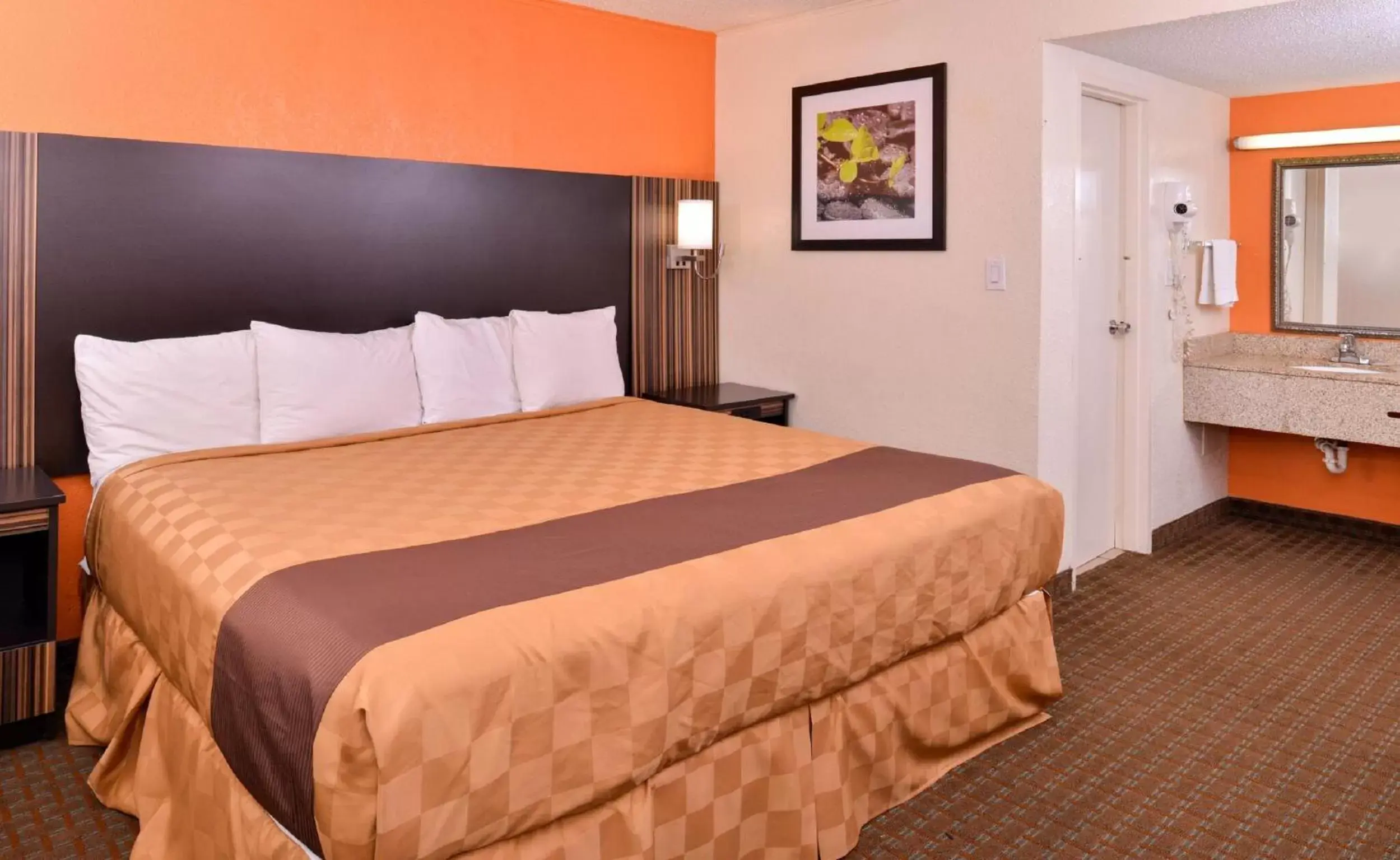 Bedroom, Bed in Americas Best Value Inn Ponca City