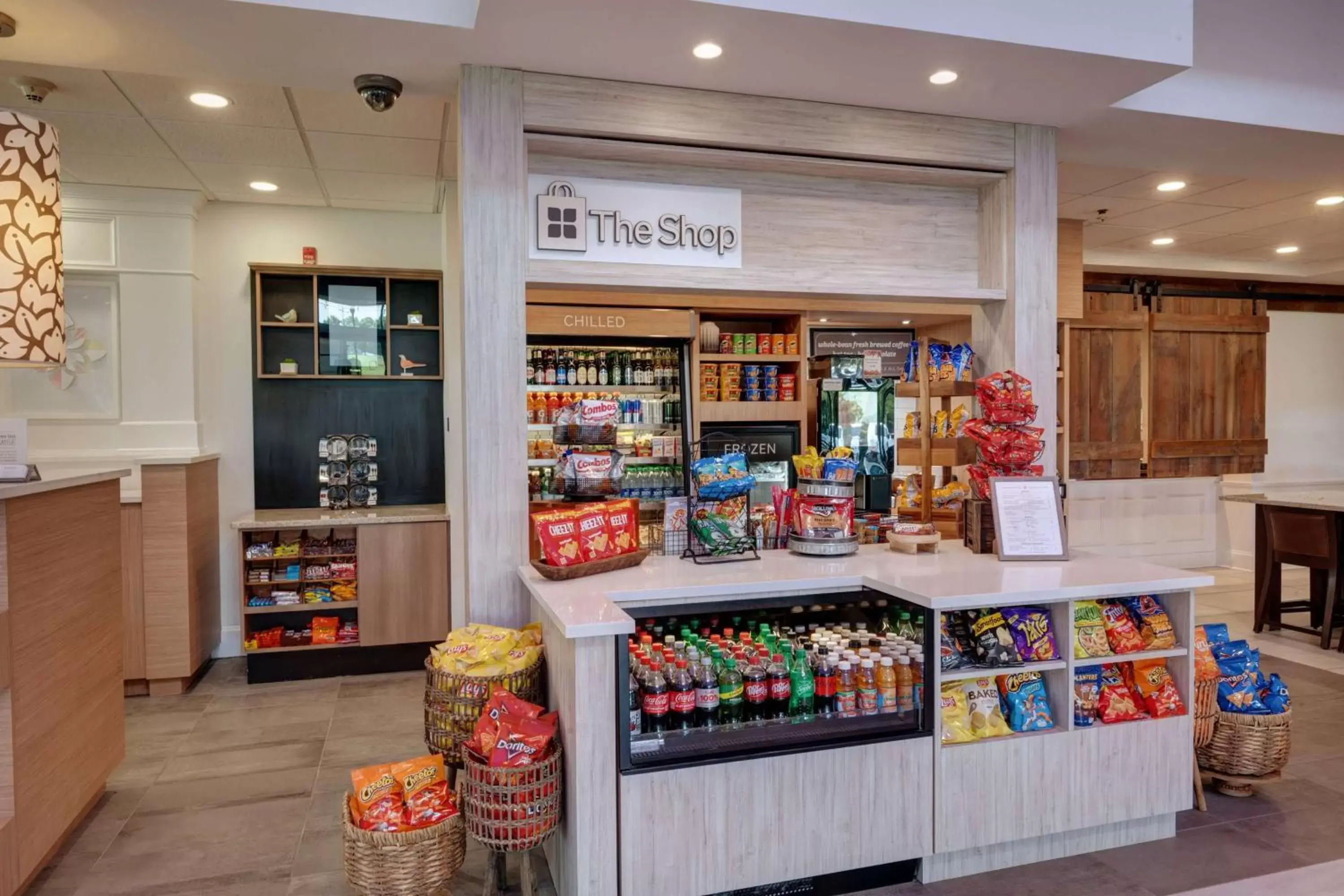 Dining area, Supermarket/Shops in Hilton Garden Inn Hamilton