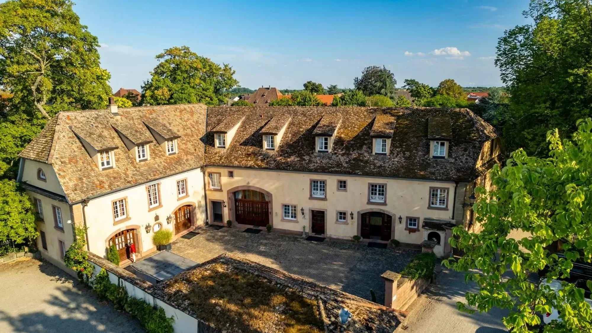 Property Building in Hotel Schloss Edesheim