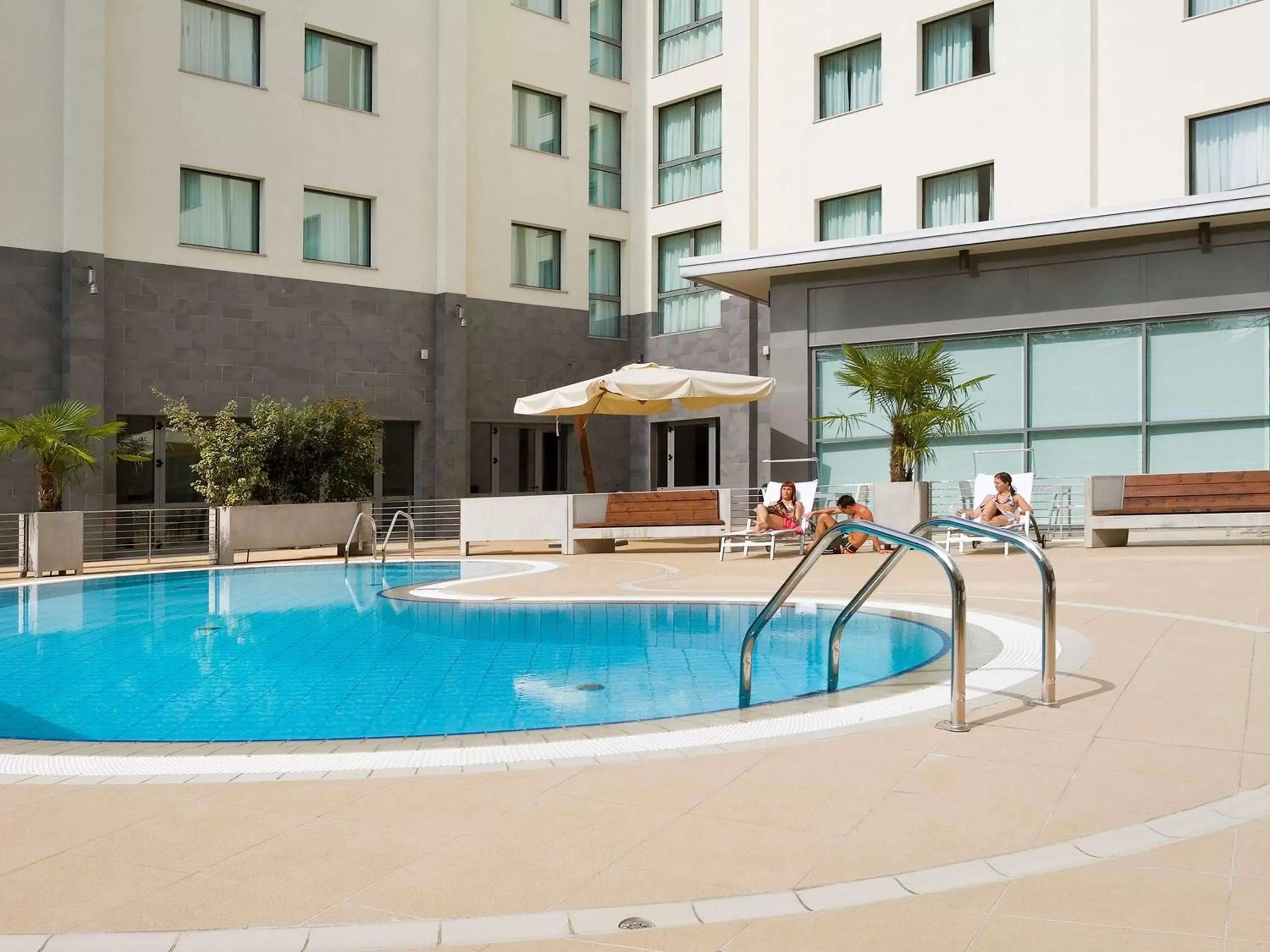 On site, Swimming Pool in Novotel Milano Malpensa Aeroporto