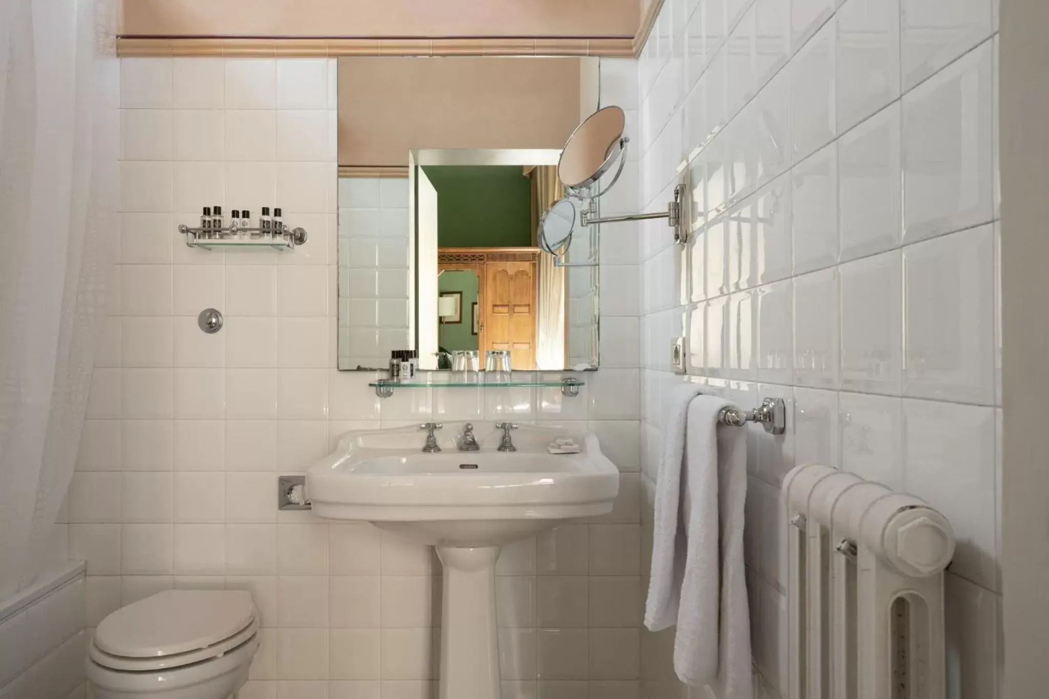 Bathroom in Loggiato Dei Serviti
