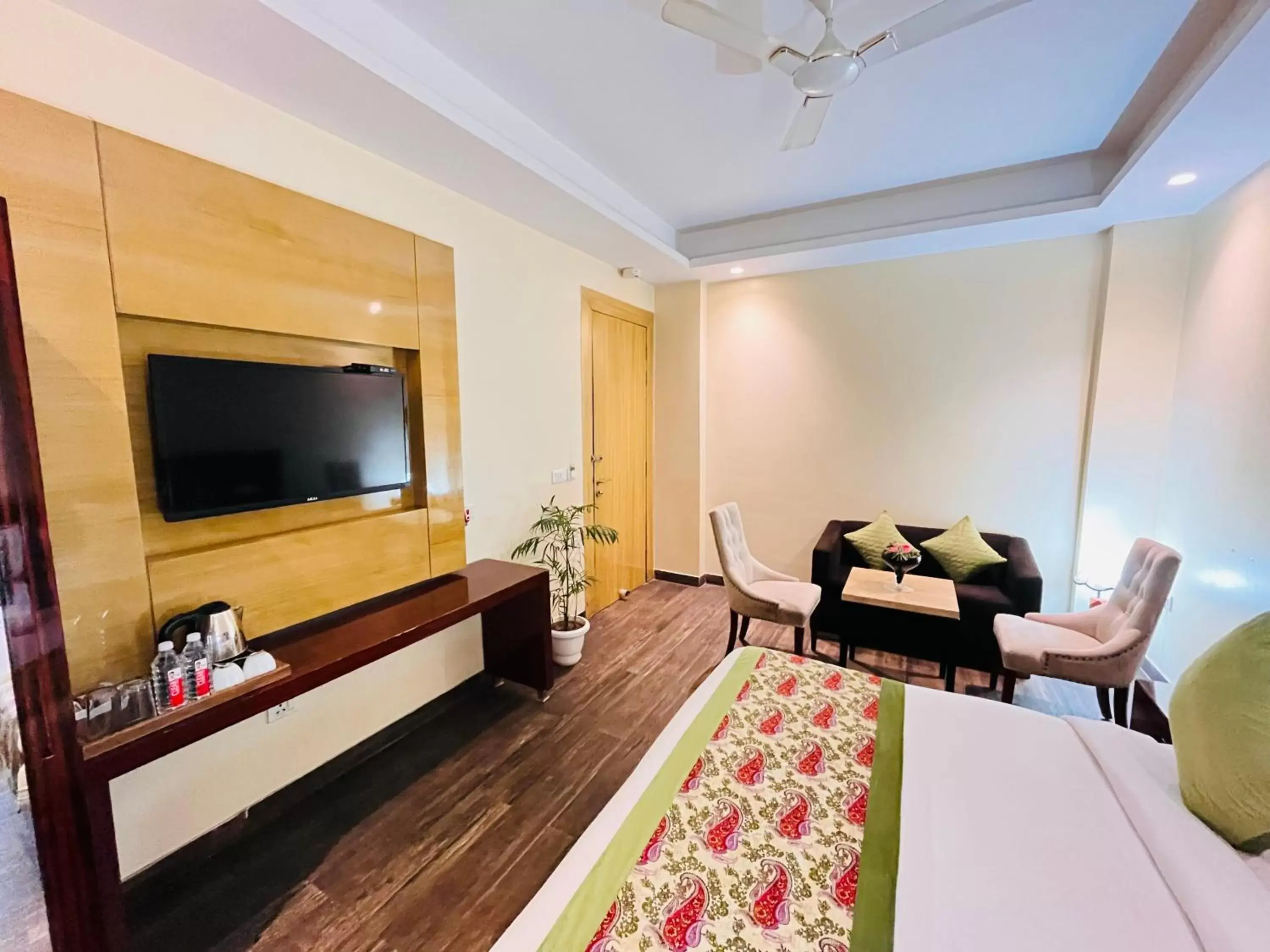 Bed, Seating Area in Hotel Banz - Near Delhi International Airport