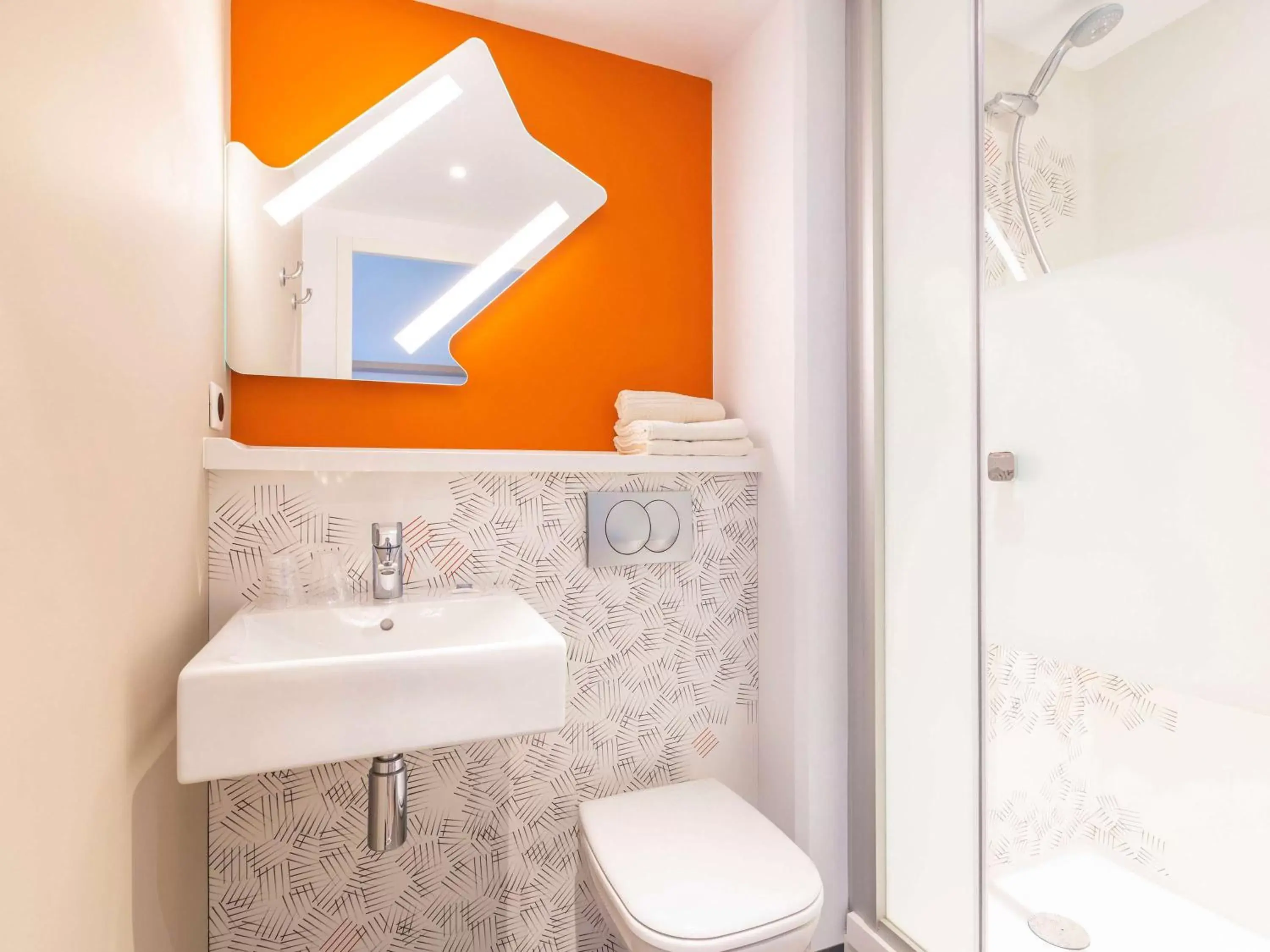 Bedroom, Bathroom in ibis budget Rennes Rte Lorient