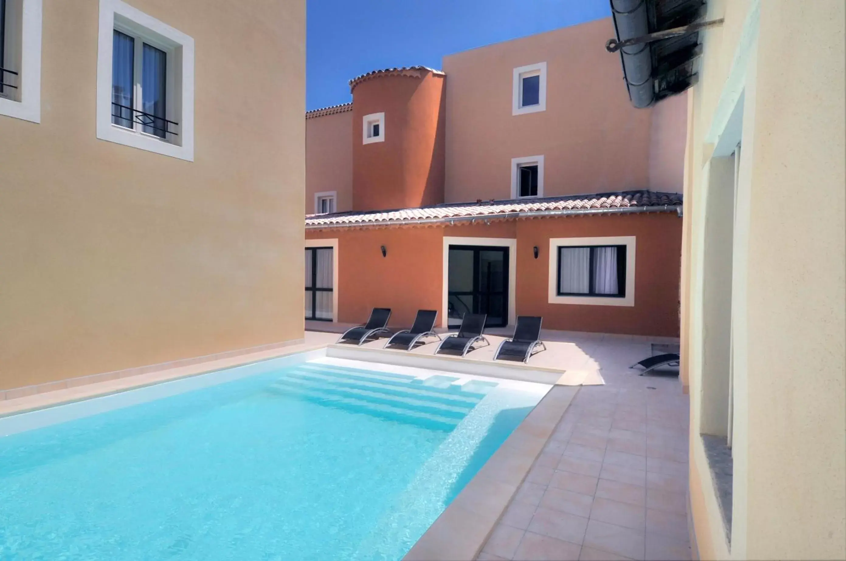 Pool view, Property Building in Grand Hotel d'Orange, BW Signature Collection