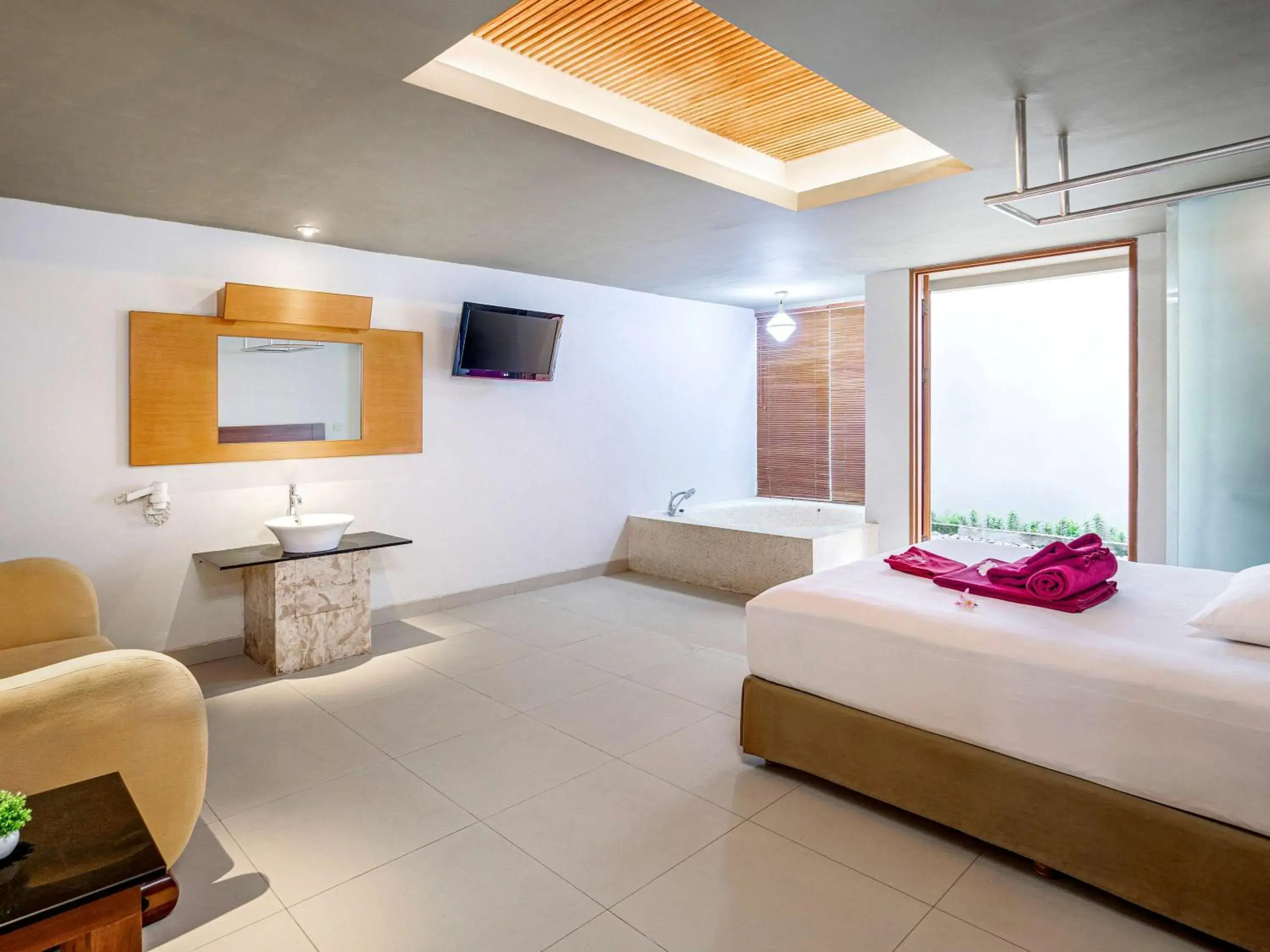 Spa and wellness centre/facilities, Bathroom in Novotel Palembang Hotel