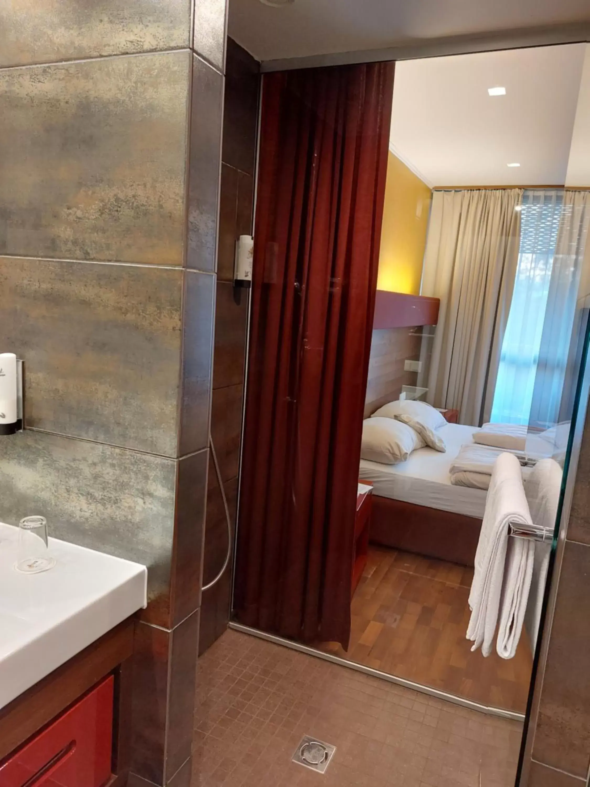 Bedroom, Bathroom in Asia Hotel & Spa Leoben