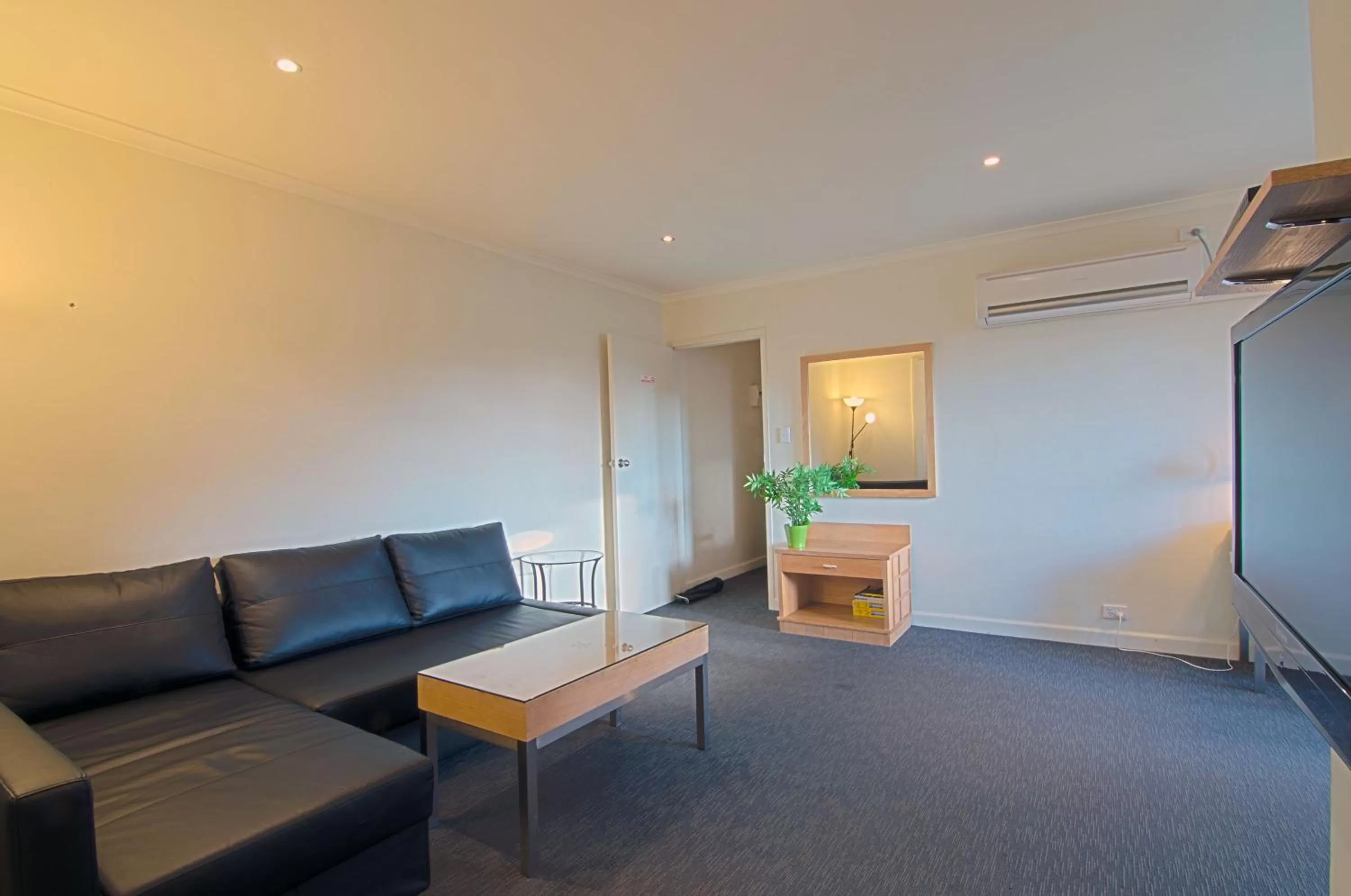 Living room in Park Squire Motor Inn & Serviced Apartments