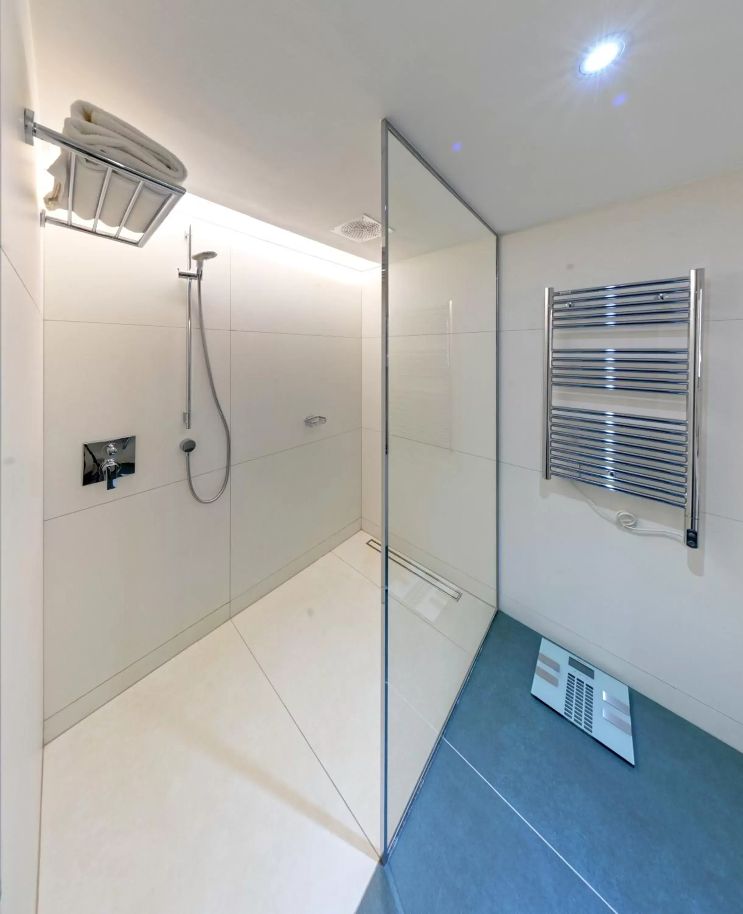 Shower, Bathroom in Sofitel Abidjan Hotel Ivoire