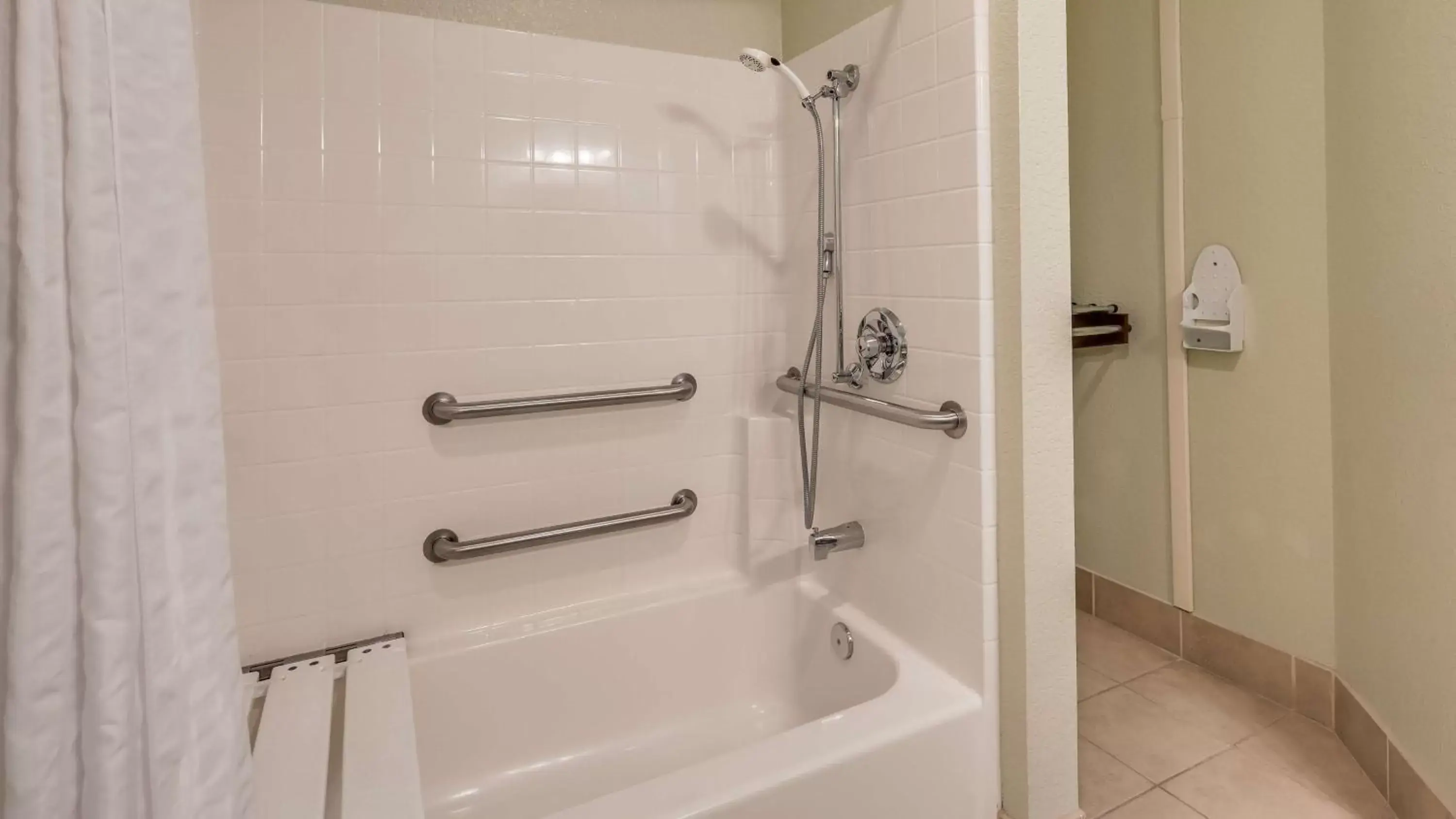 Bathroom in Best Western Plus Bayshore Inn