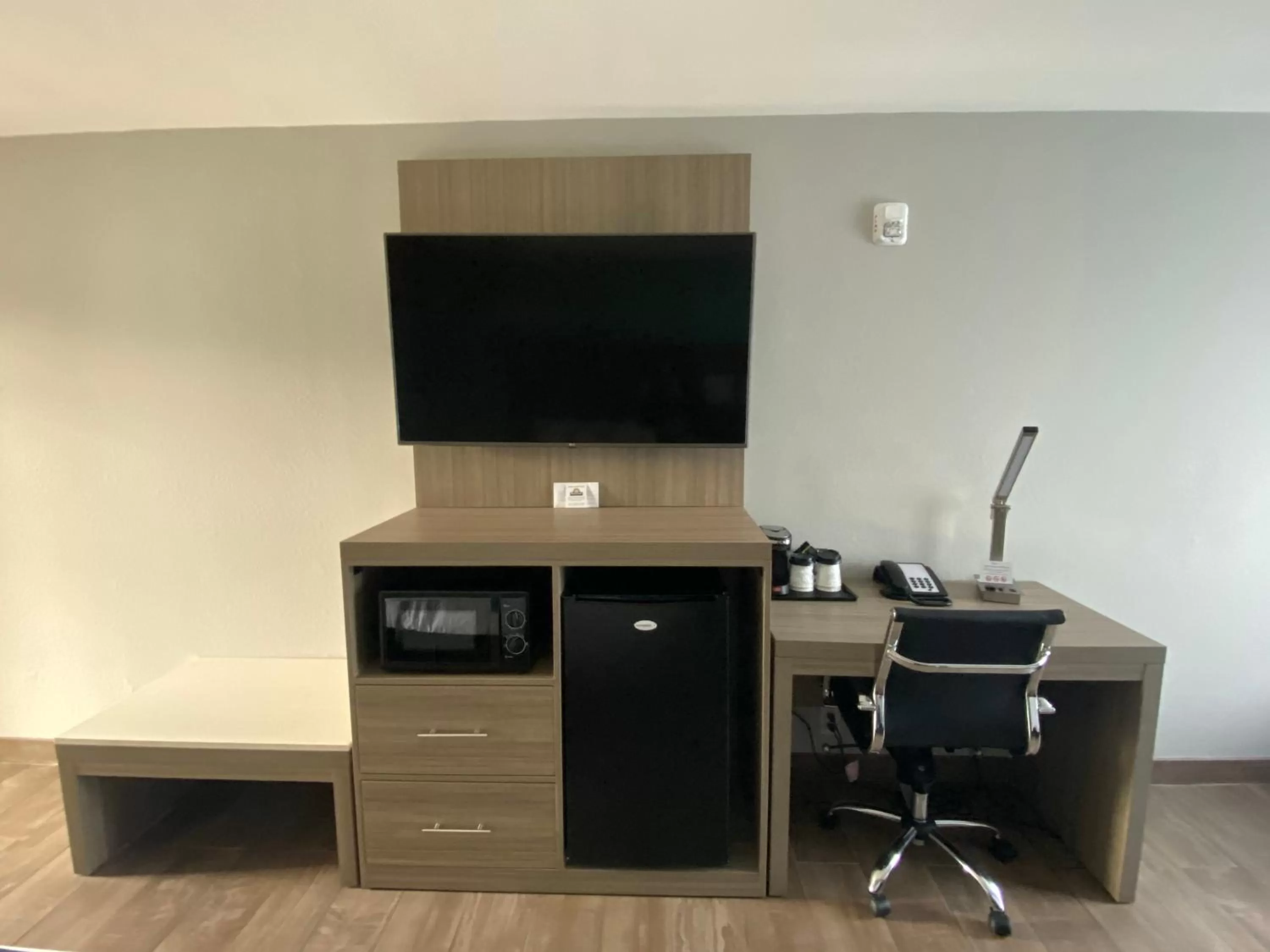 TV and multimedia in Days Inn by Wyndham Rockport Texas