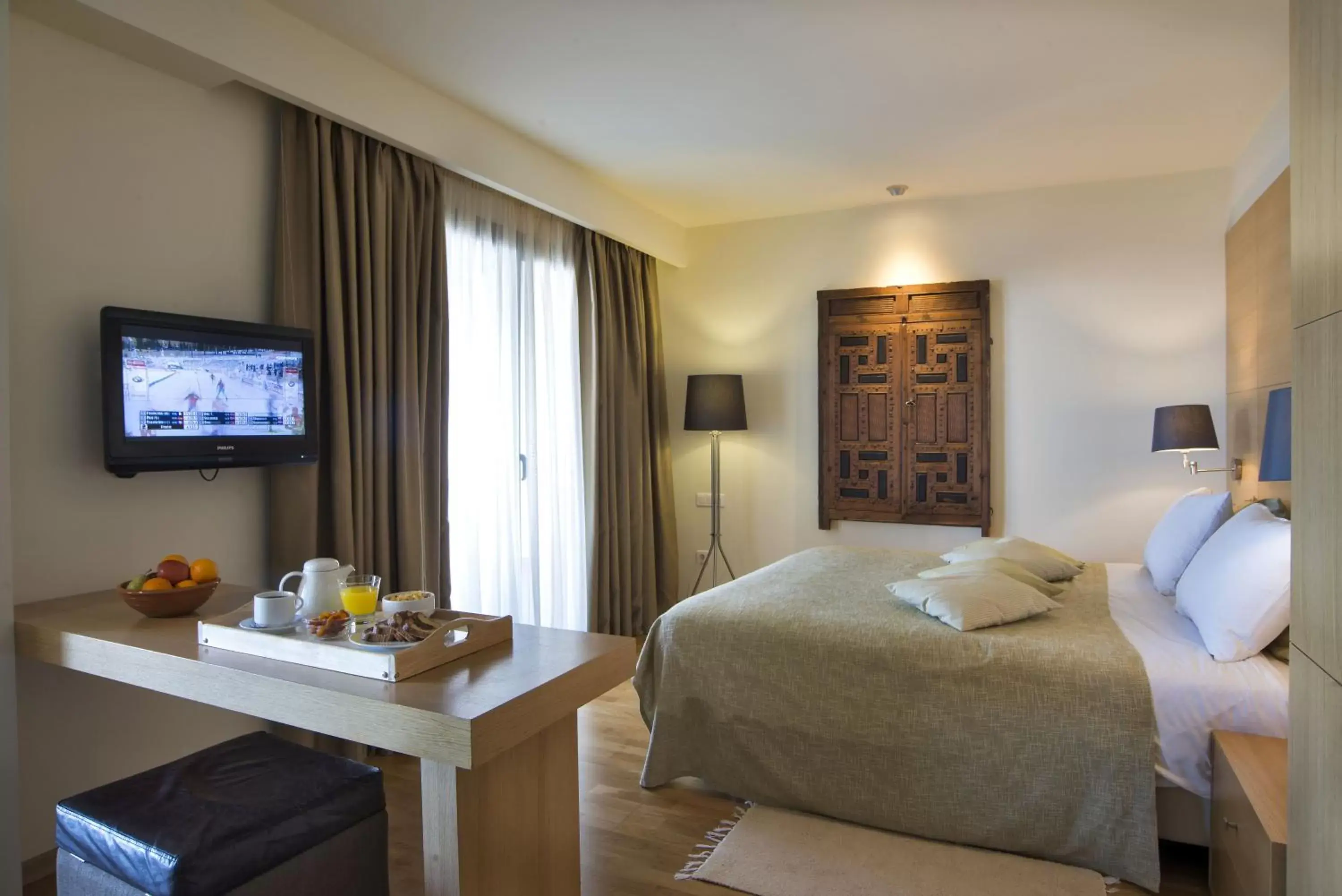 Bedroom, TV/Entertainment Center in Domotel Anemolia Mountain Resort