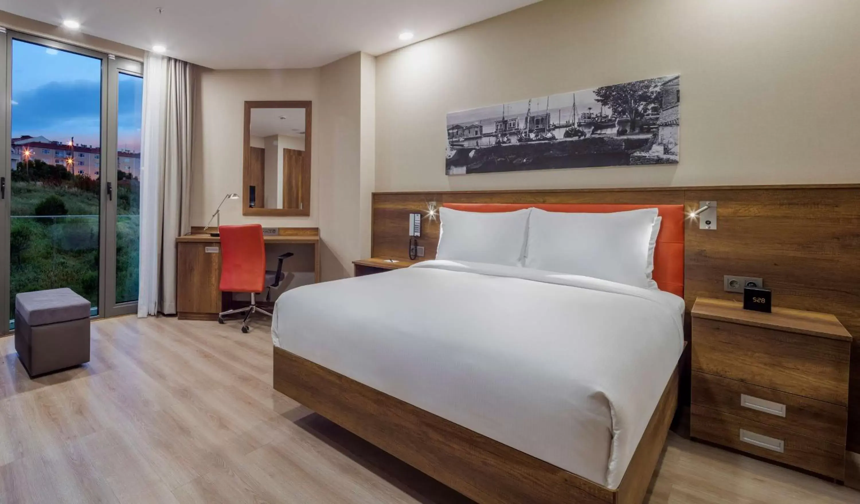 Bedroom, Bed in Hampton by Hilton Canakkale Gelibolu