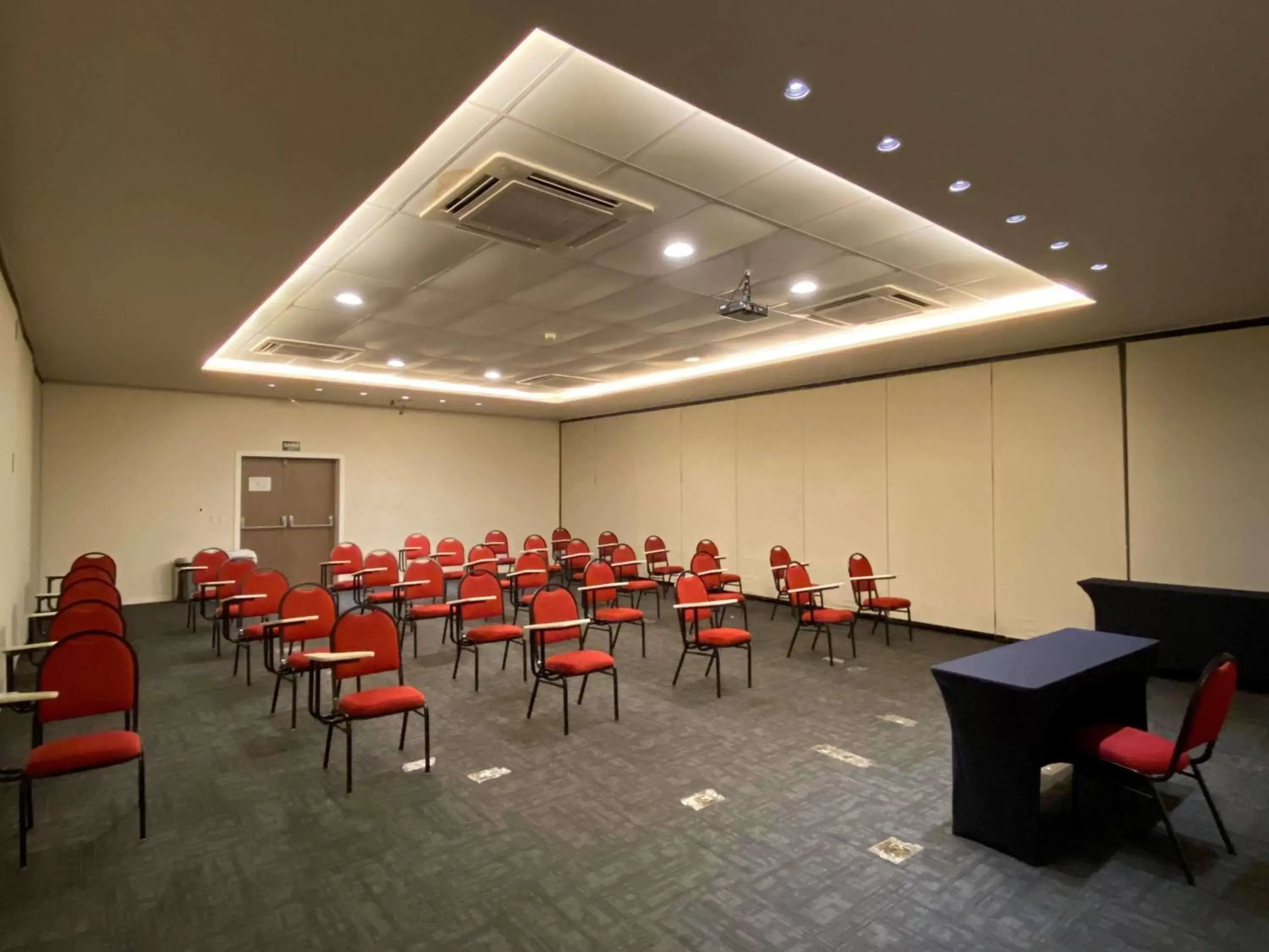 Meeting/conference room in Novotel Manaus