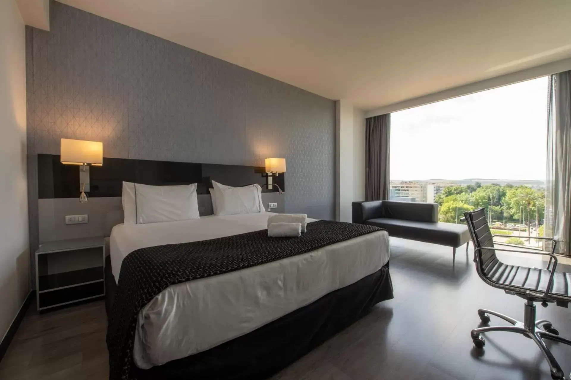 Photo of the whole room, Bed in Eurostars Palace Photo of the whole room, Bed in Eurostars Palace