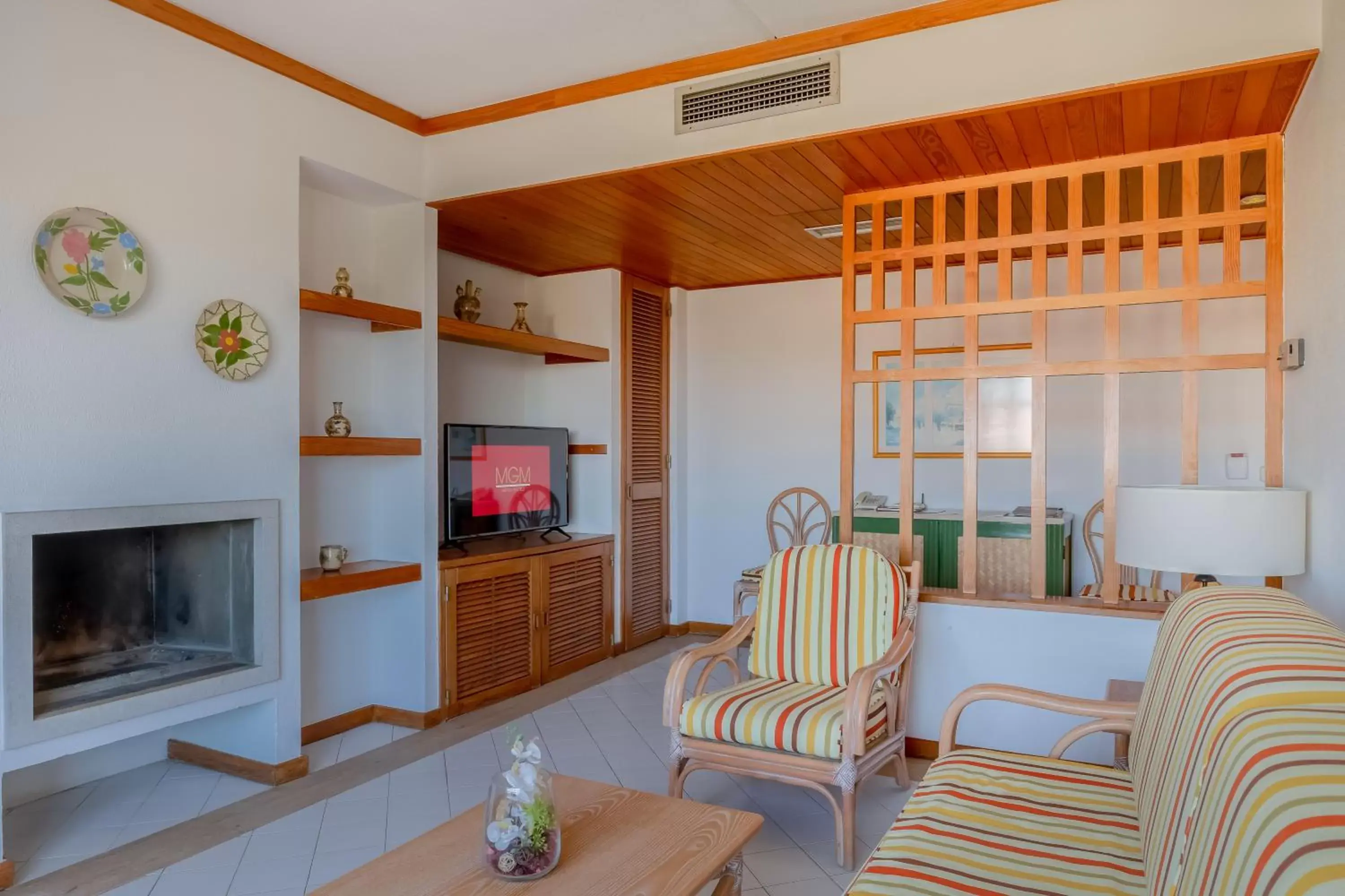 Living room, Seating Area in Muthu Oura Praia Hotel