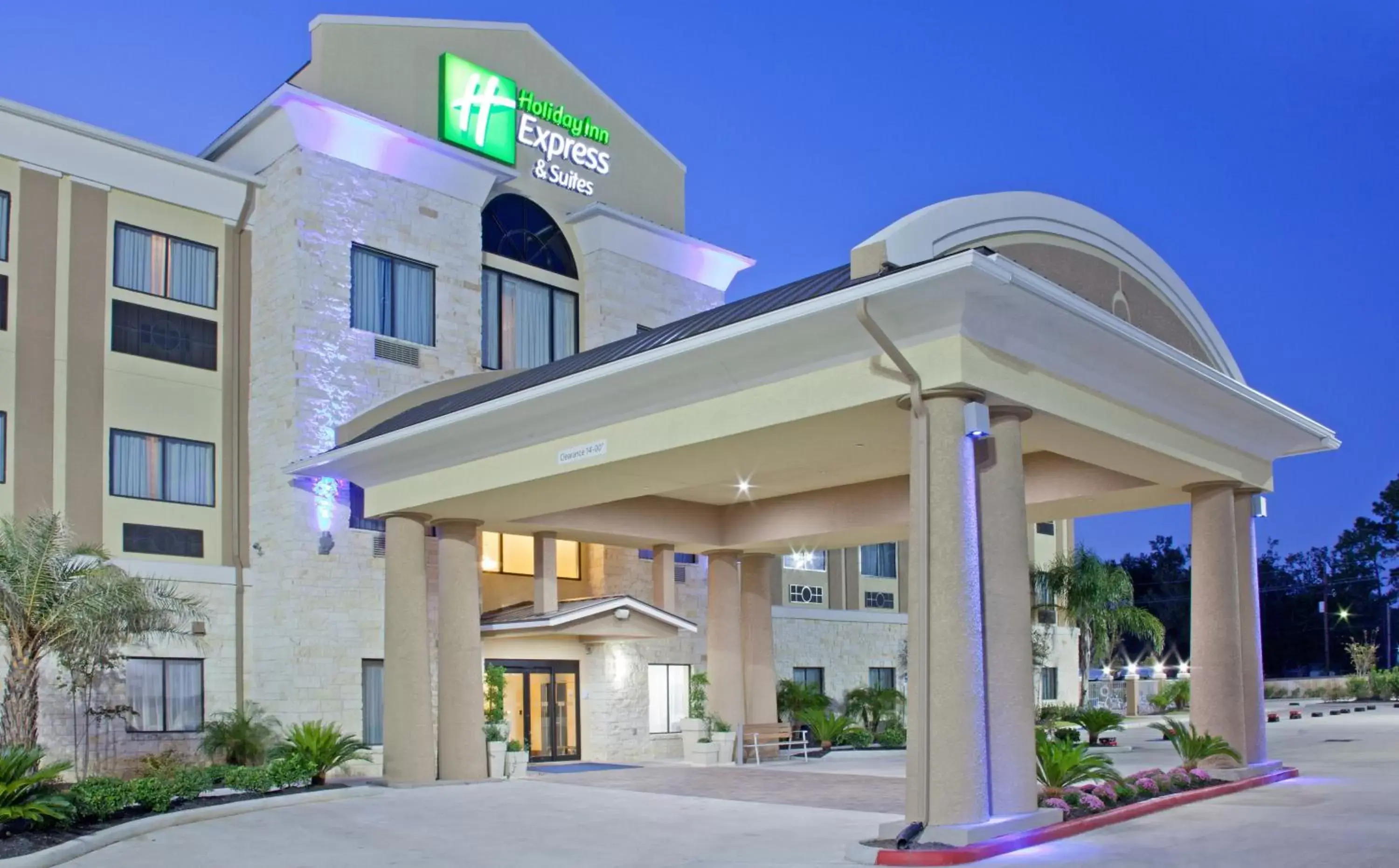 Property building in Holiday Inn Express Hotel & Suites Beaumont Northwest, an IHG Hotel