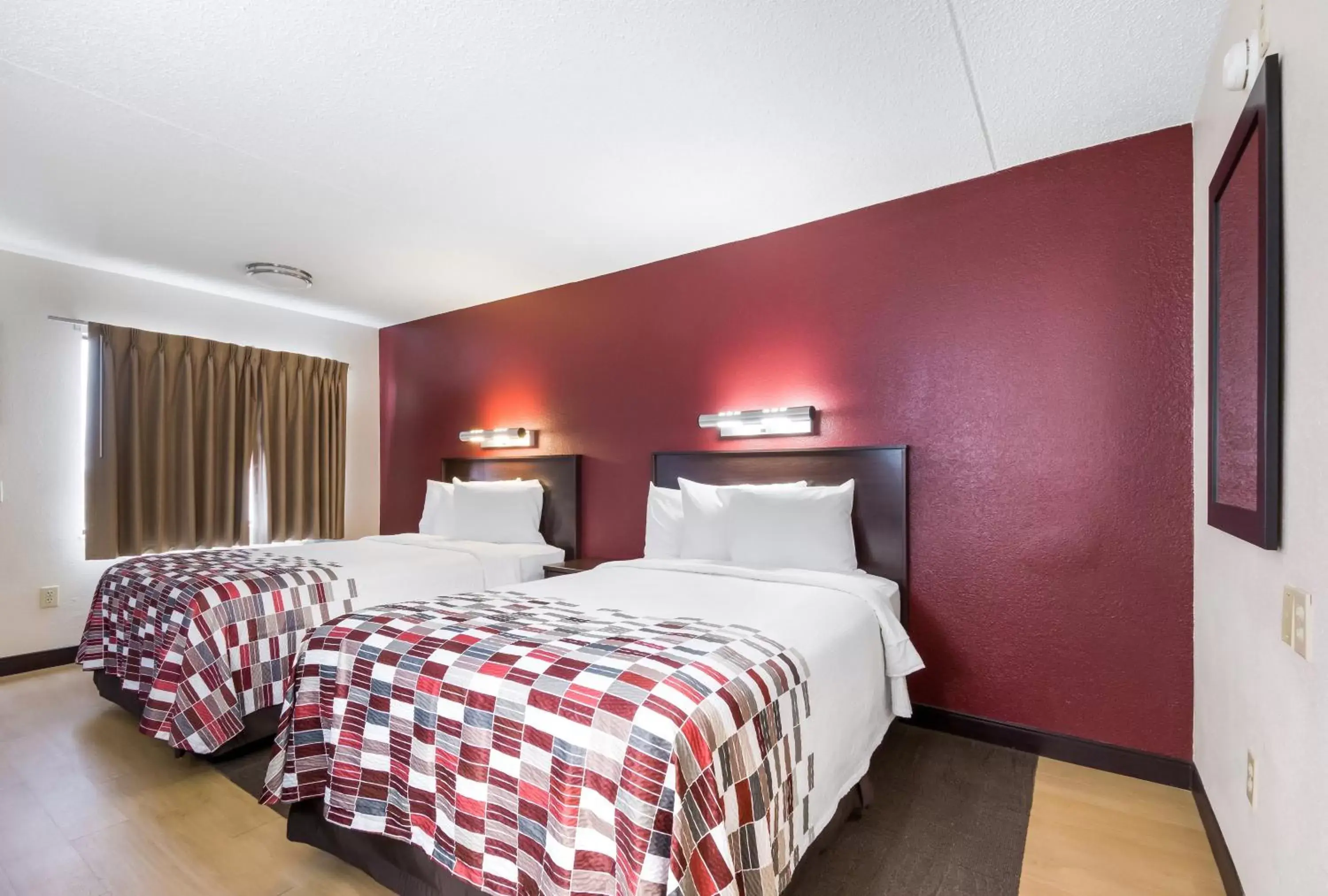 Bedroom, Bed in Red Roof Inn Laredo