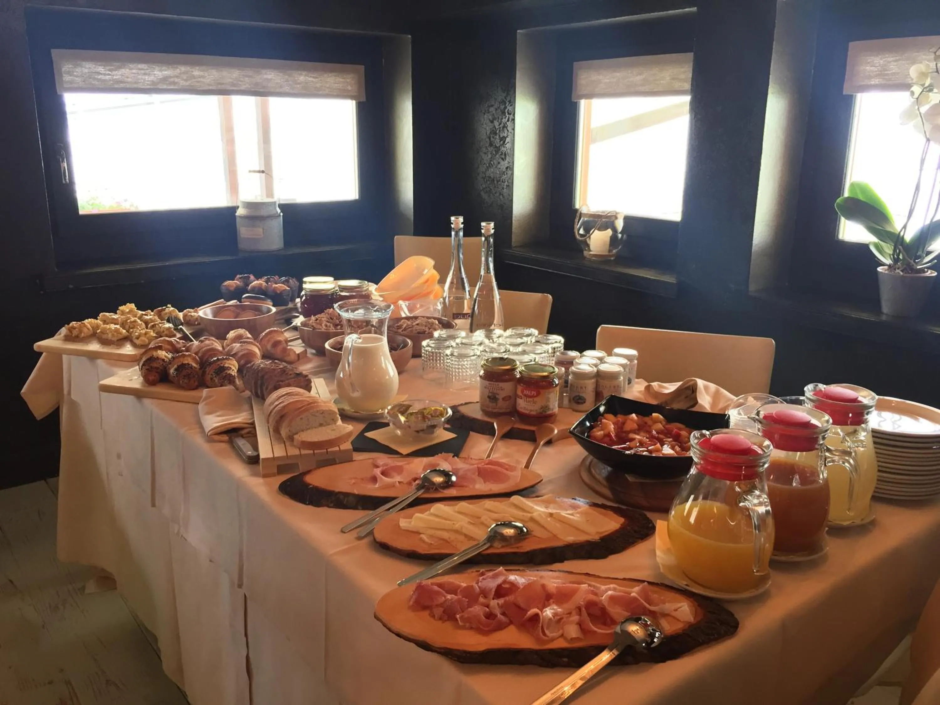 Restaurant/places to eat in Shatush Hotel