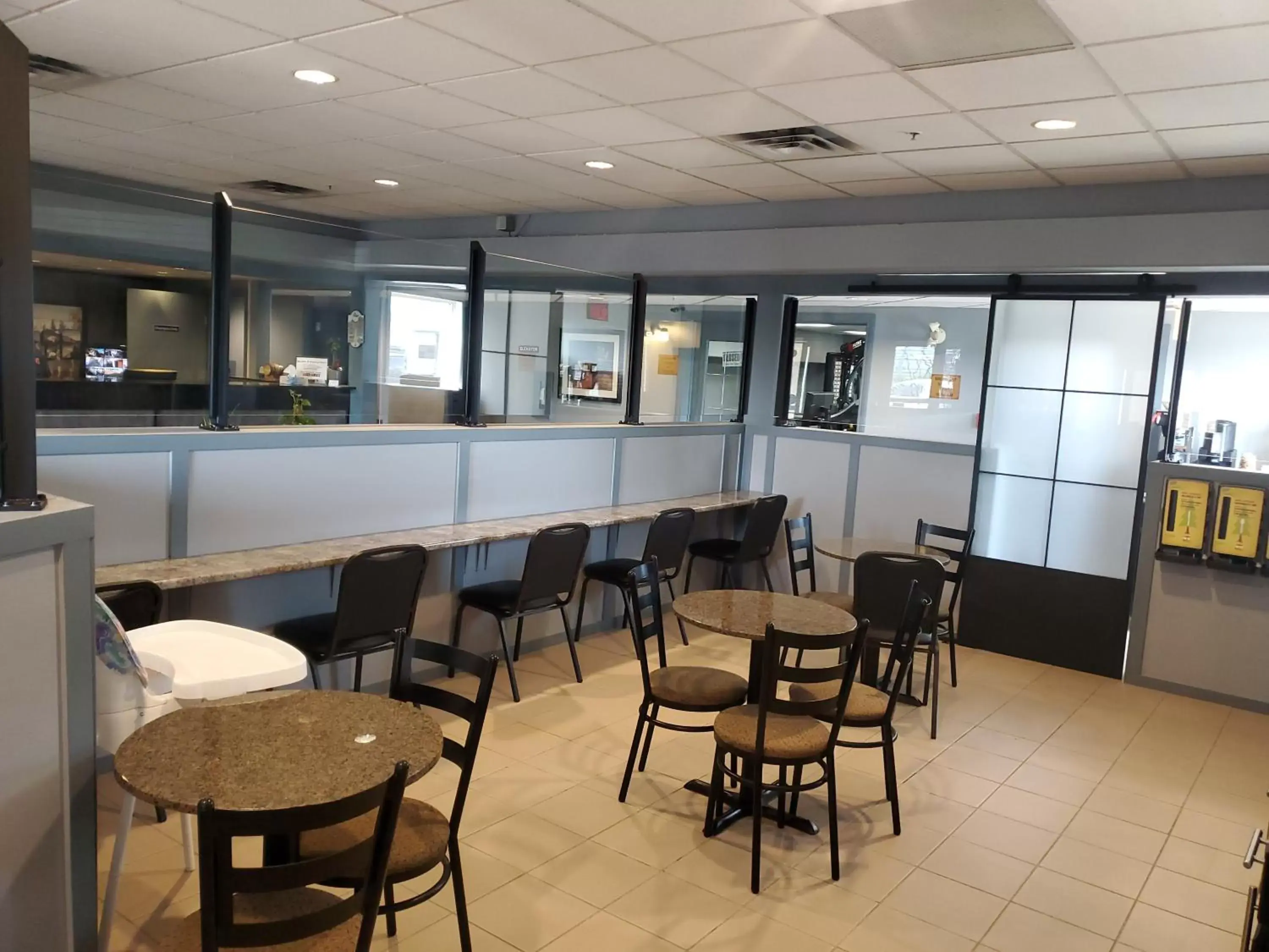 Breakfast, Restaurant/Places to Eat in Super 8 by Wyndham Edmonton International Airport