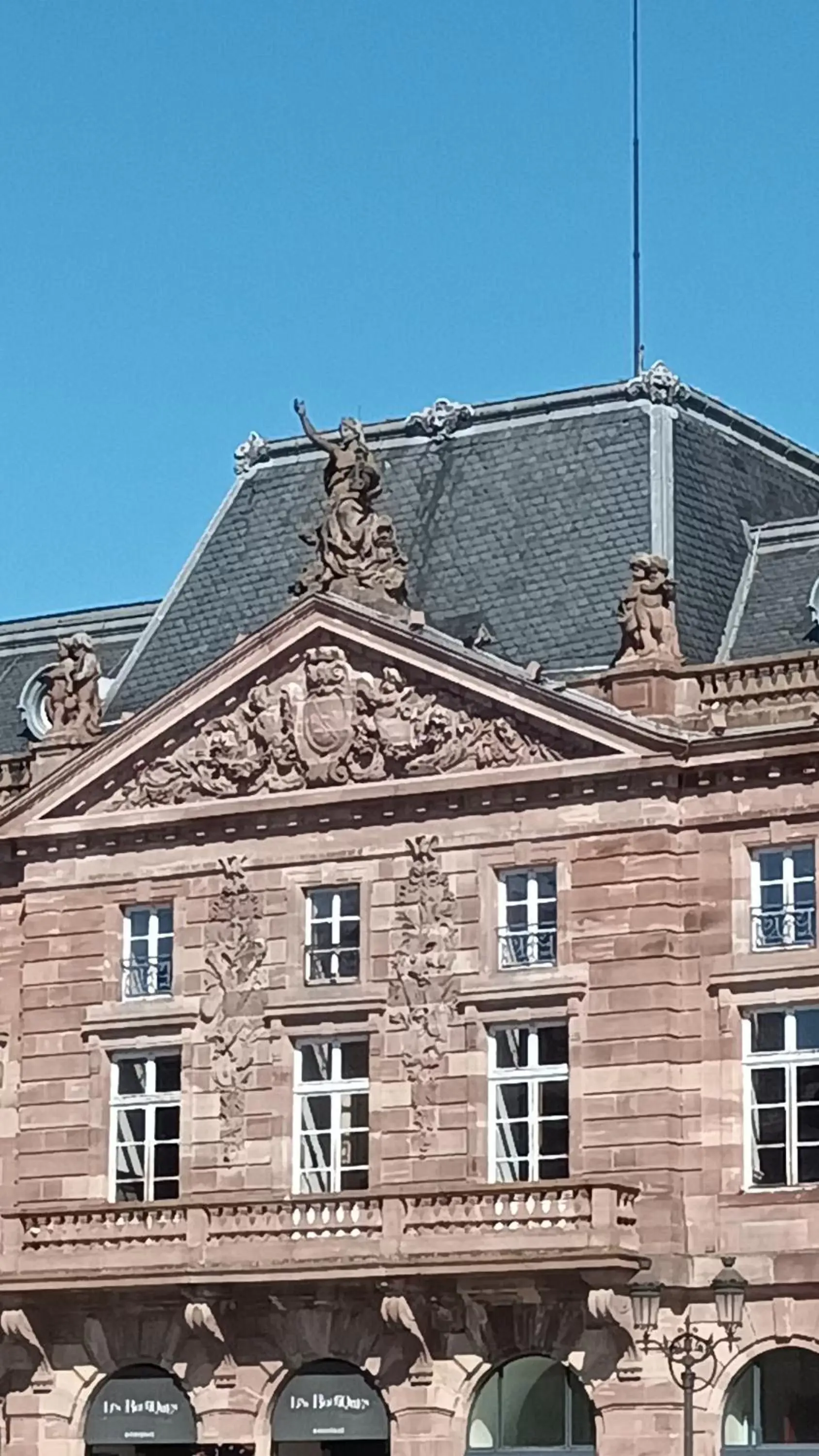 Nearby landmark, Winter in Au jardin de la Maison des Soeurs