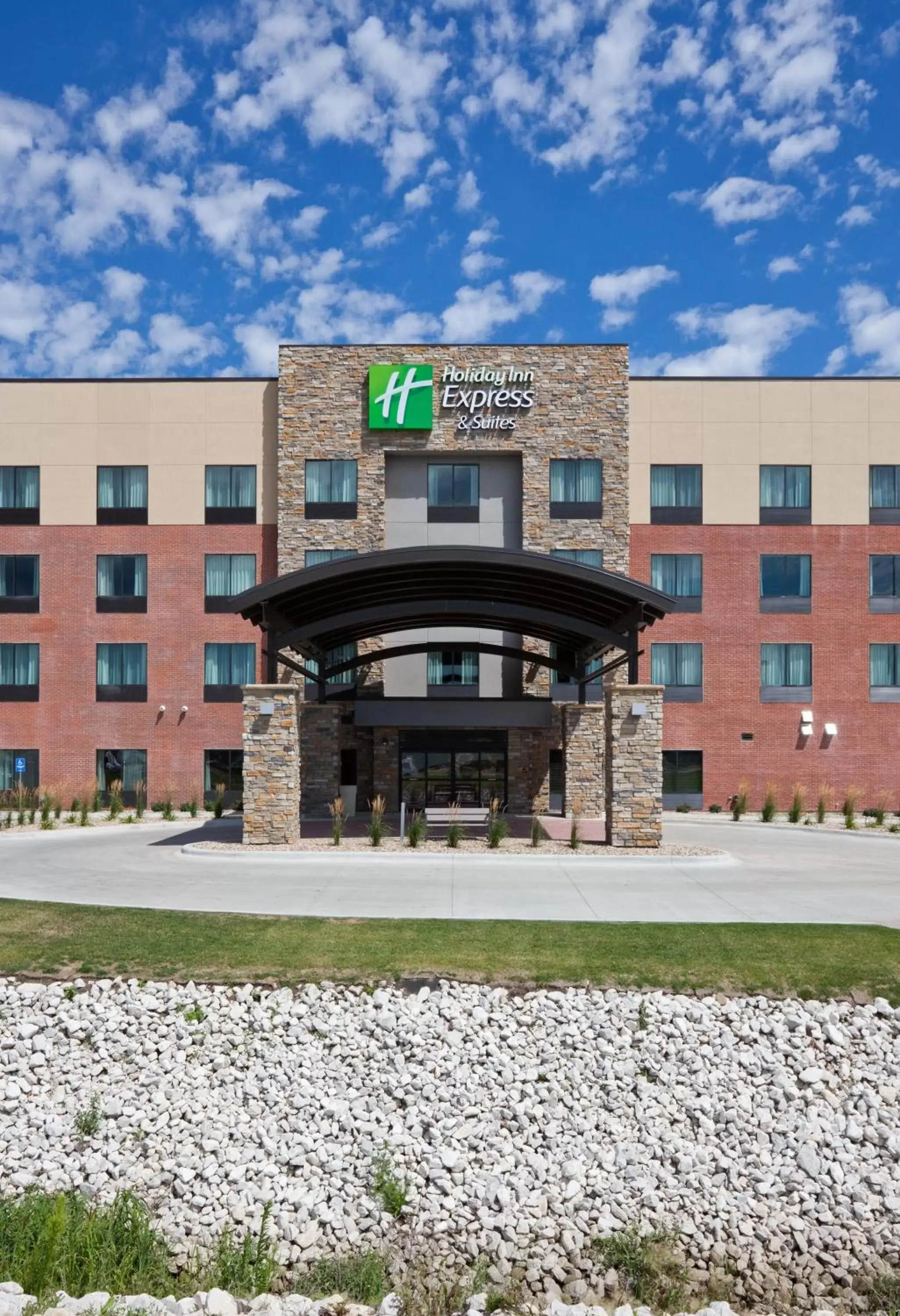 Property Building in Holiday Inn Express & Suites Fort Dodge, an IHG Hotel