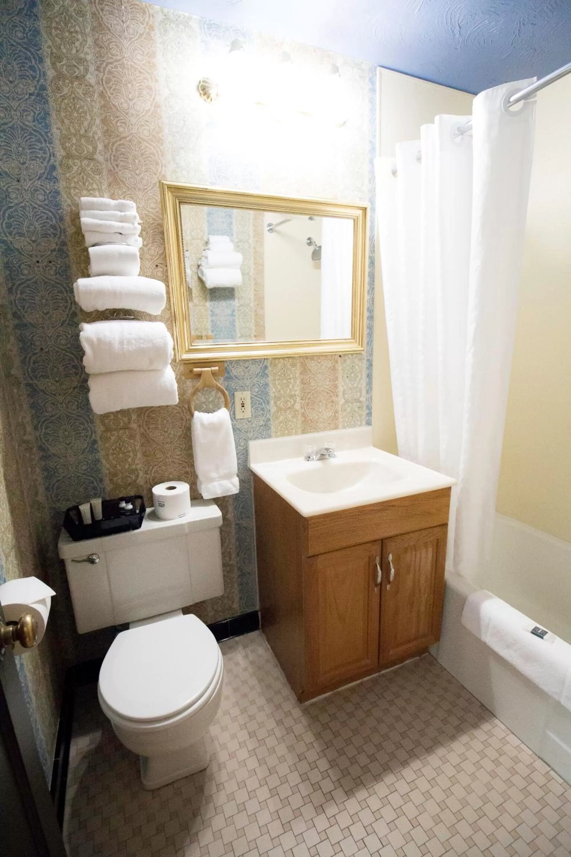 Bathroom in Colter's Lodge