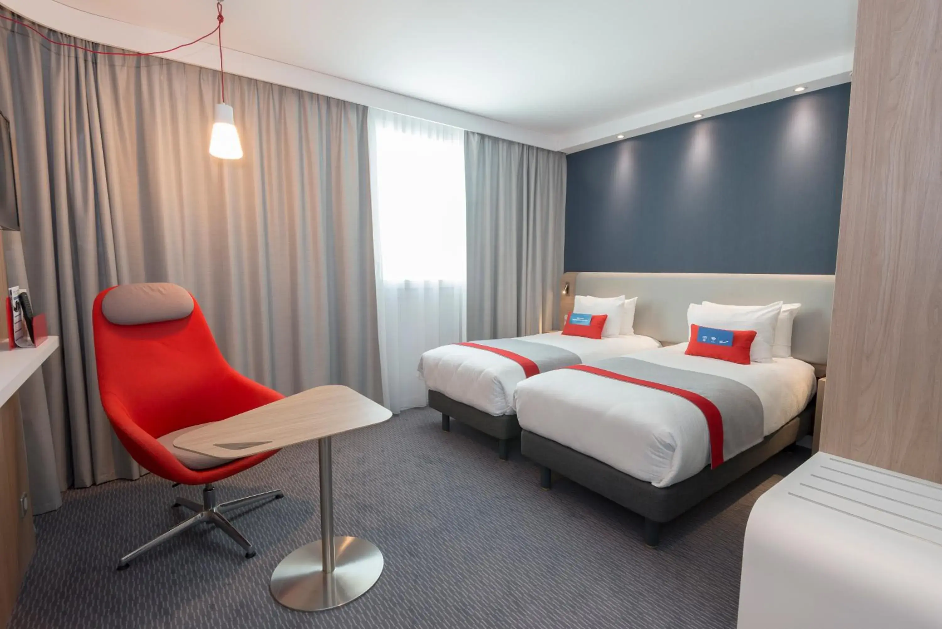 Photo of the whole room, Bed in Holiday Inn Express Paris - Velizy