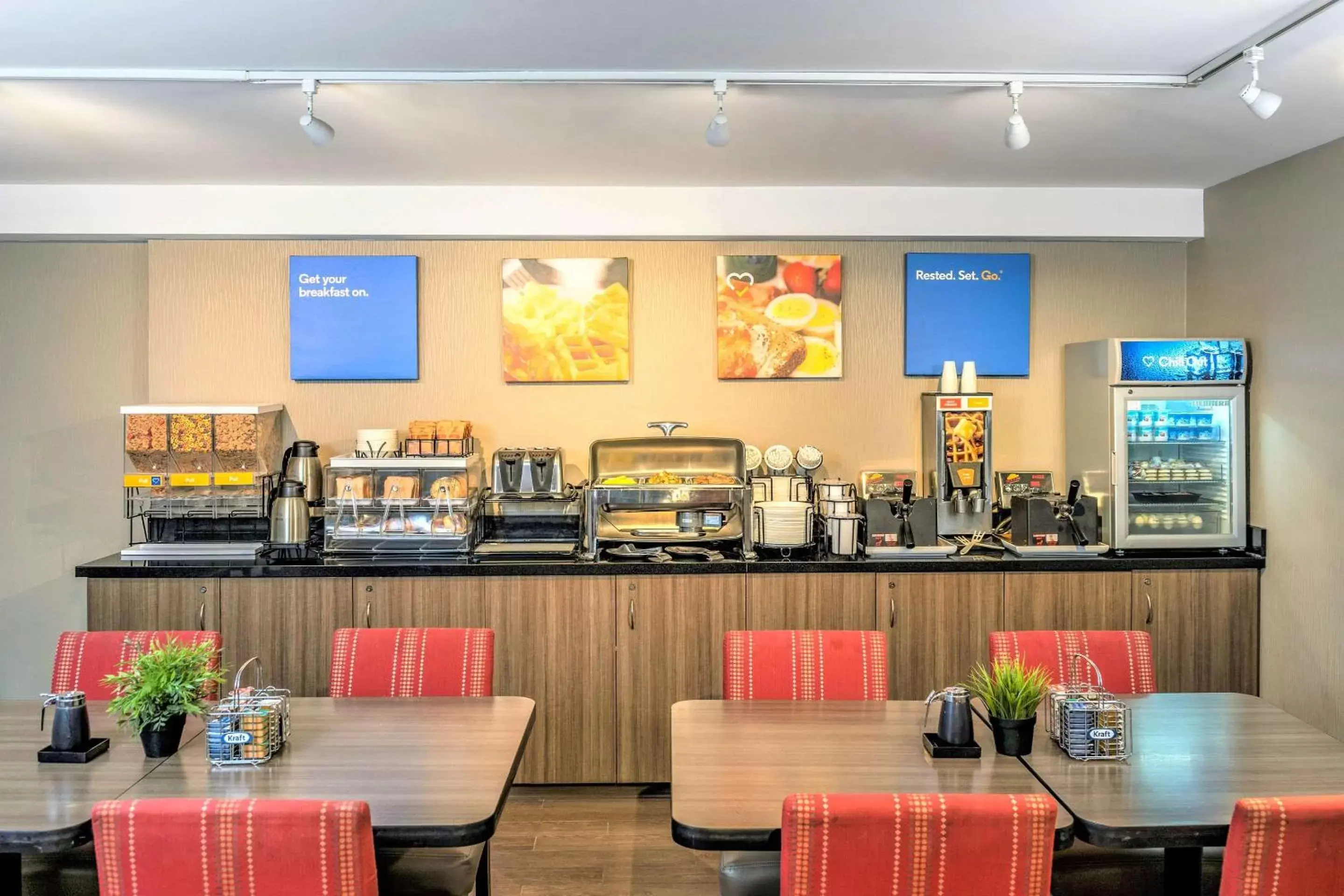 Restaurant/Places to Eat in Comfort Inn Winnipeg Airport