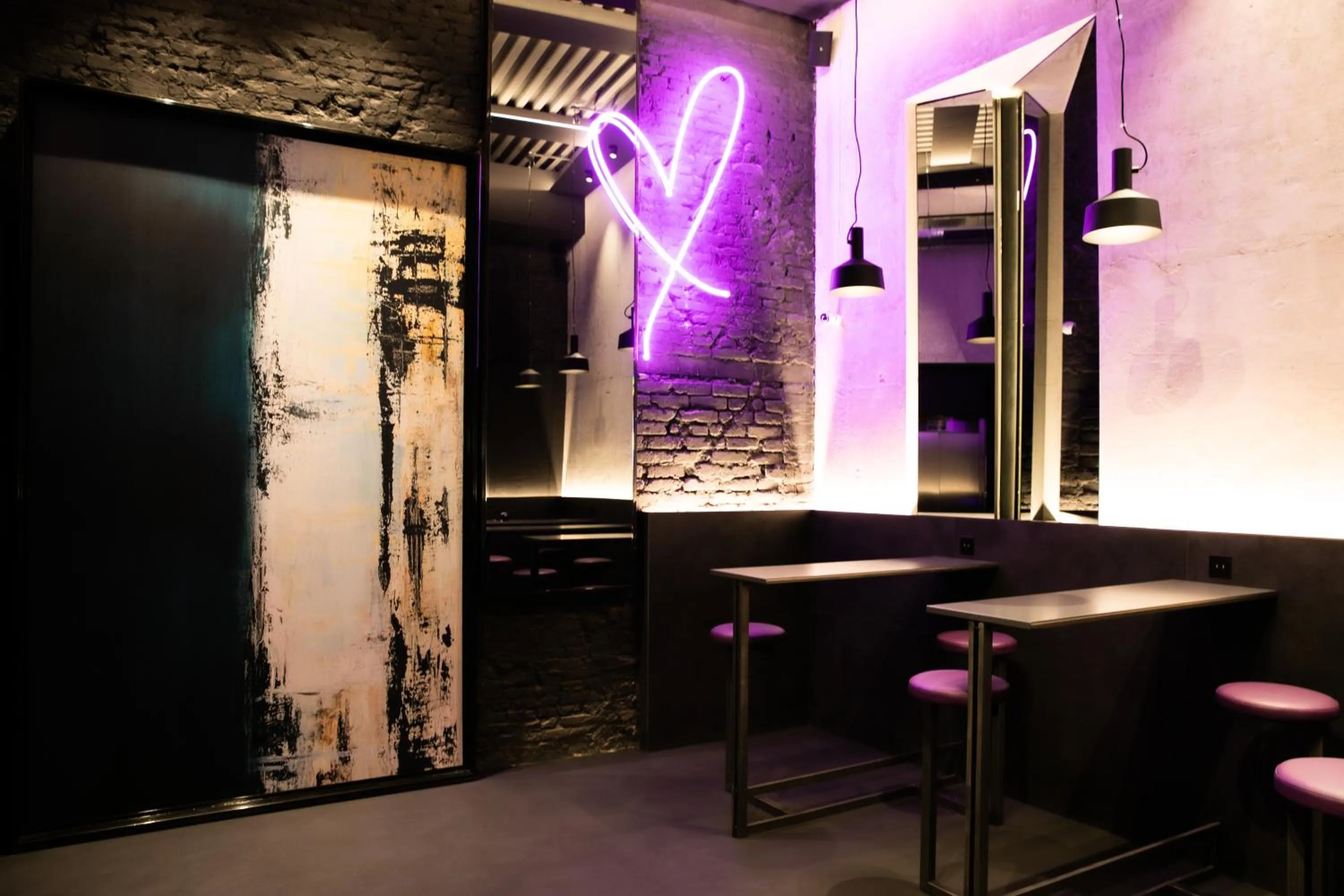 Restaurant/places to eat in Heart Hotel Milano