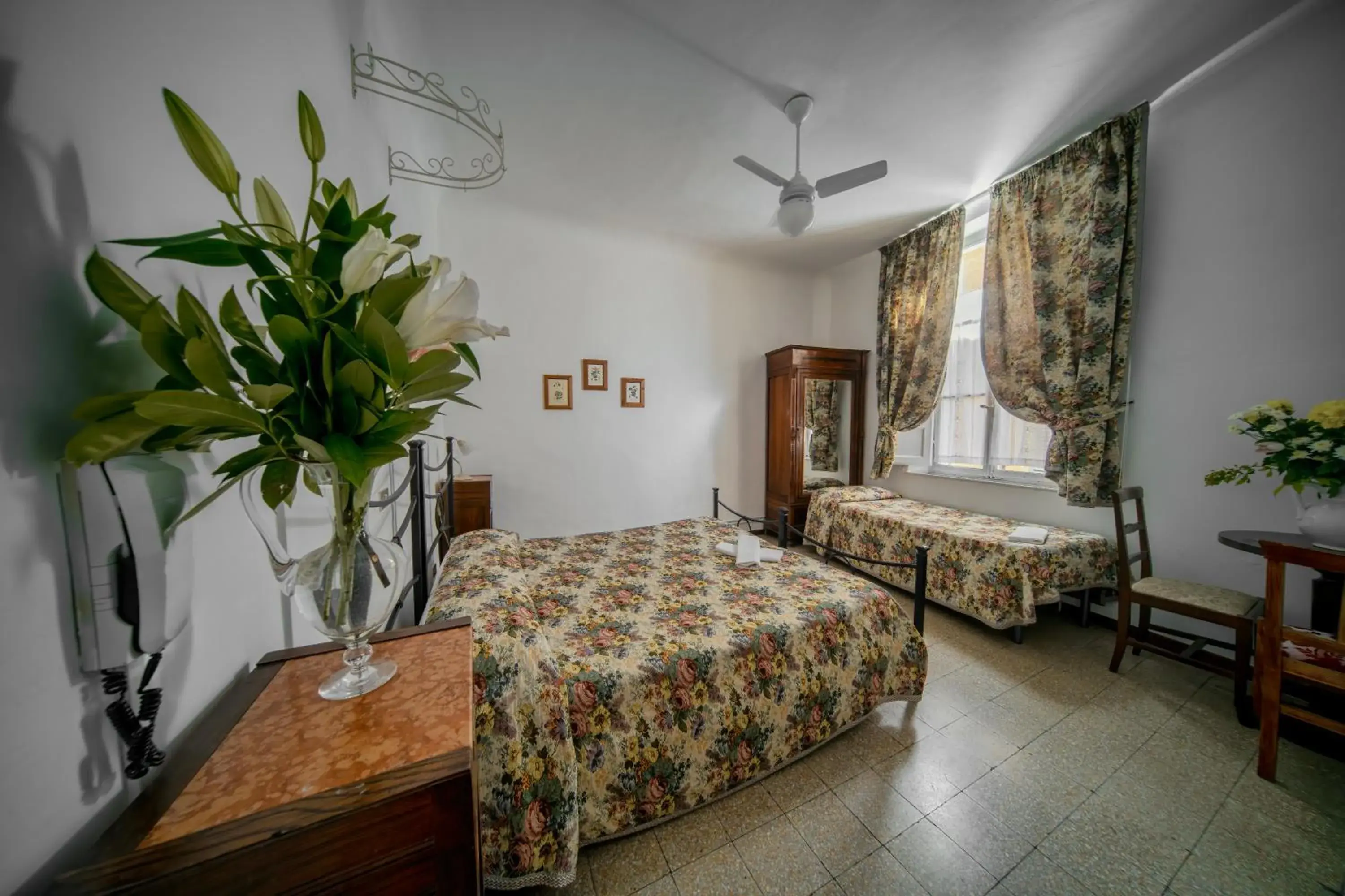 Bed in Albergo Tre Donzelle