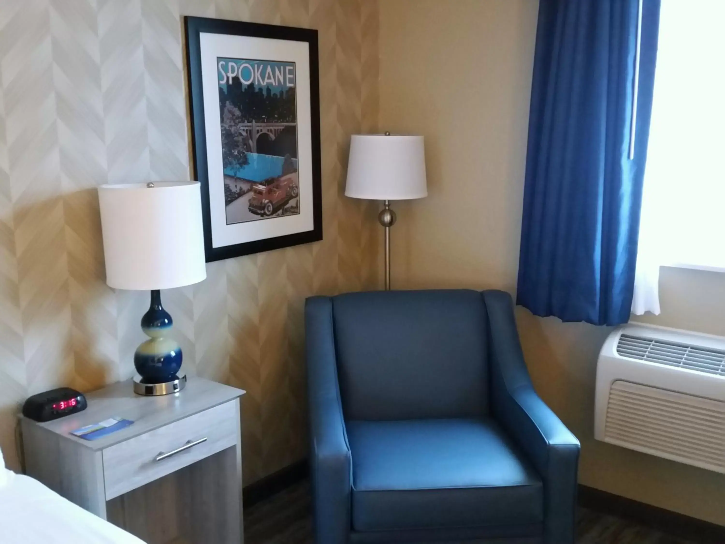 Seating Area in SilverStone Inn & Suites Spokane Valley