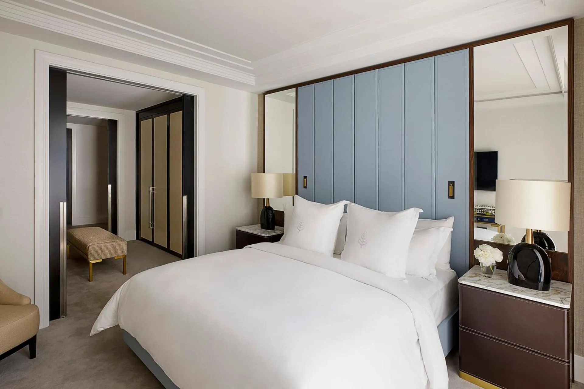 Bedroom, Bed in Four Seasons Hotel London at Tower Bridge