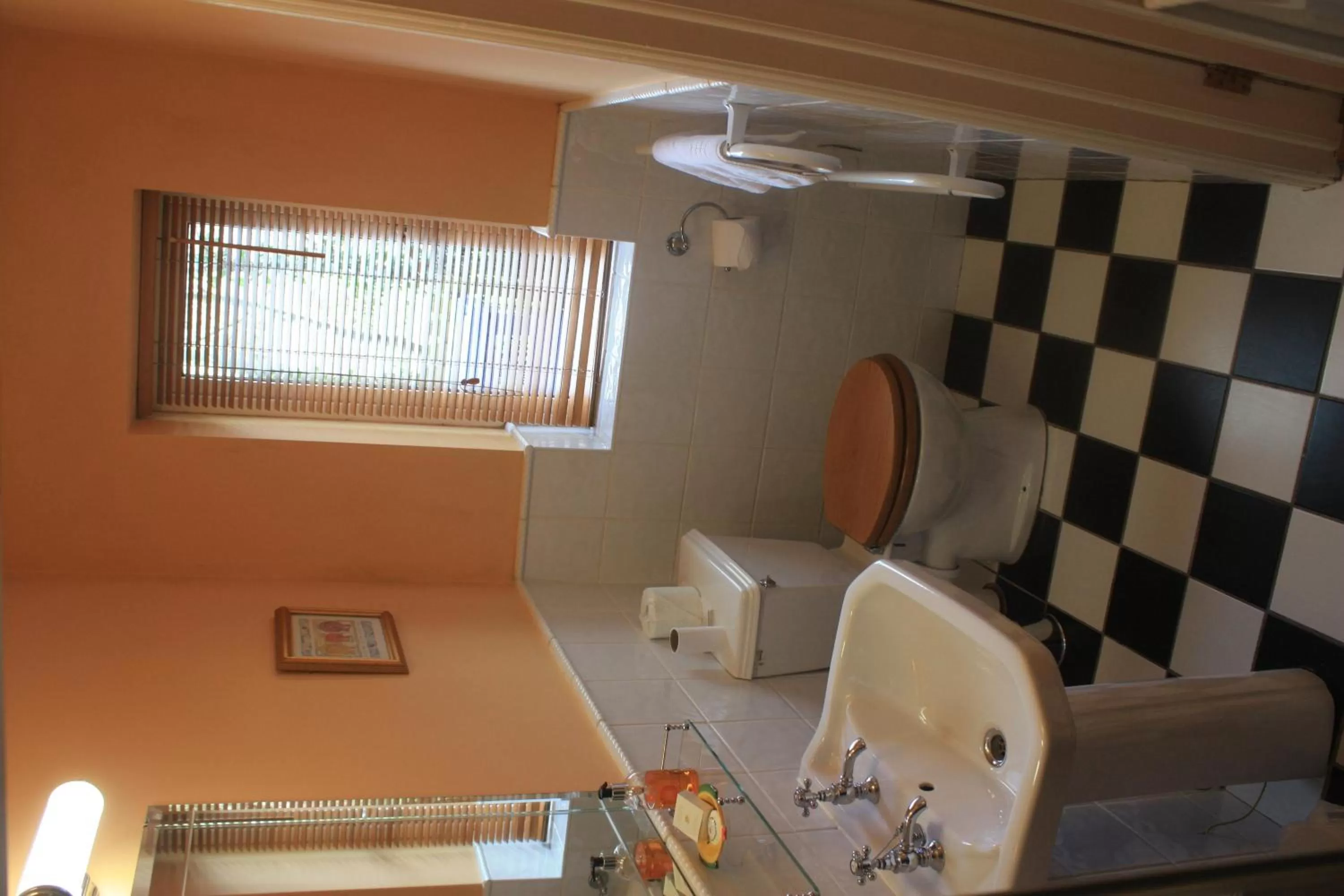 Bathroom in Boffin Lodge Guest House