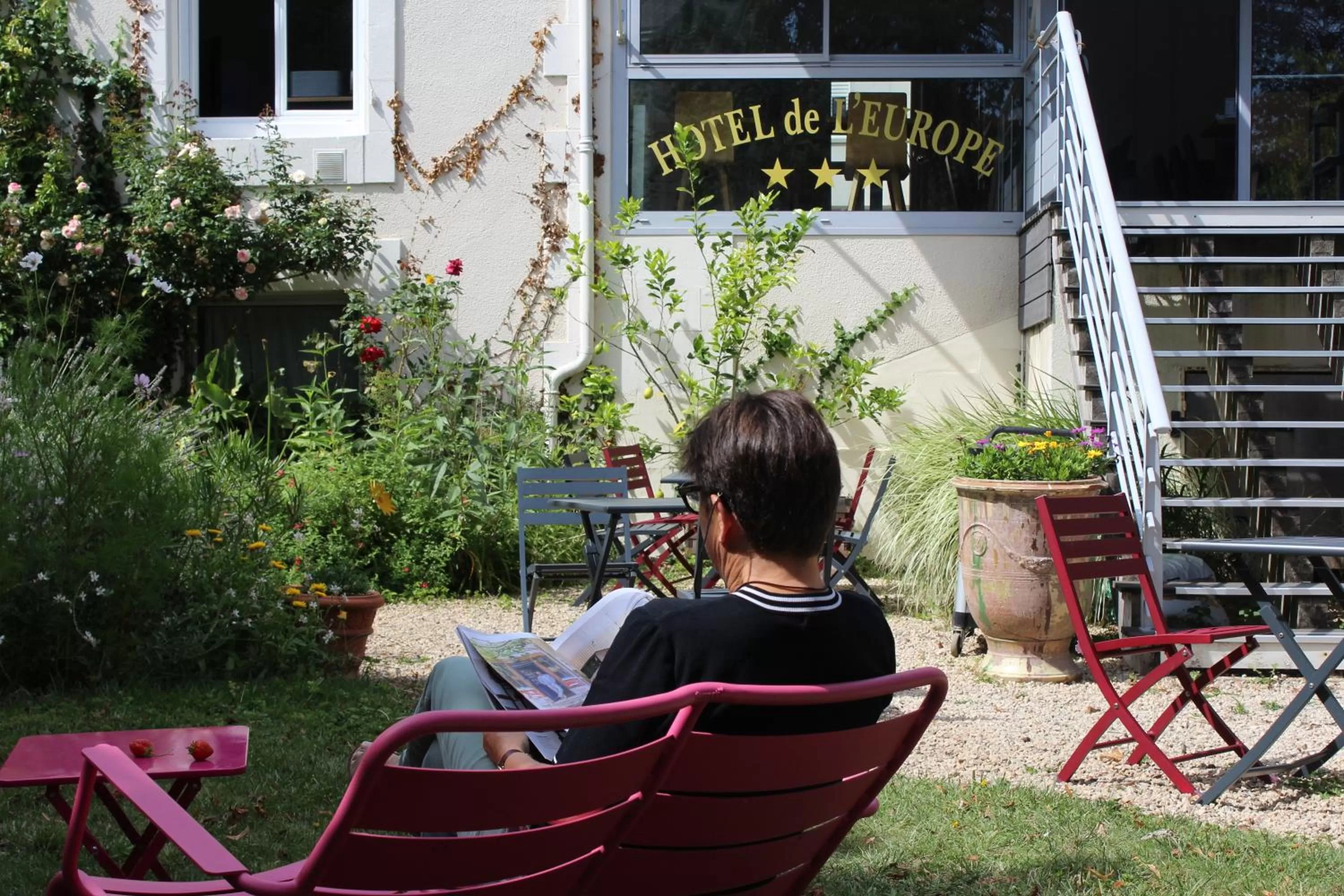 Patio in Logis Hôtel de l'Europe